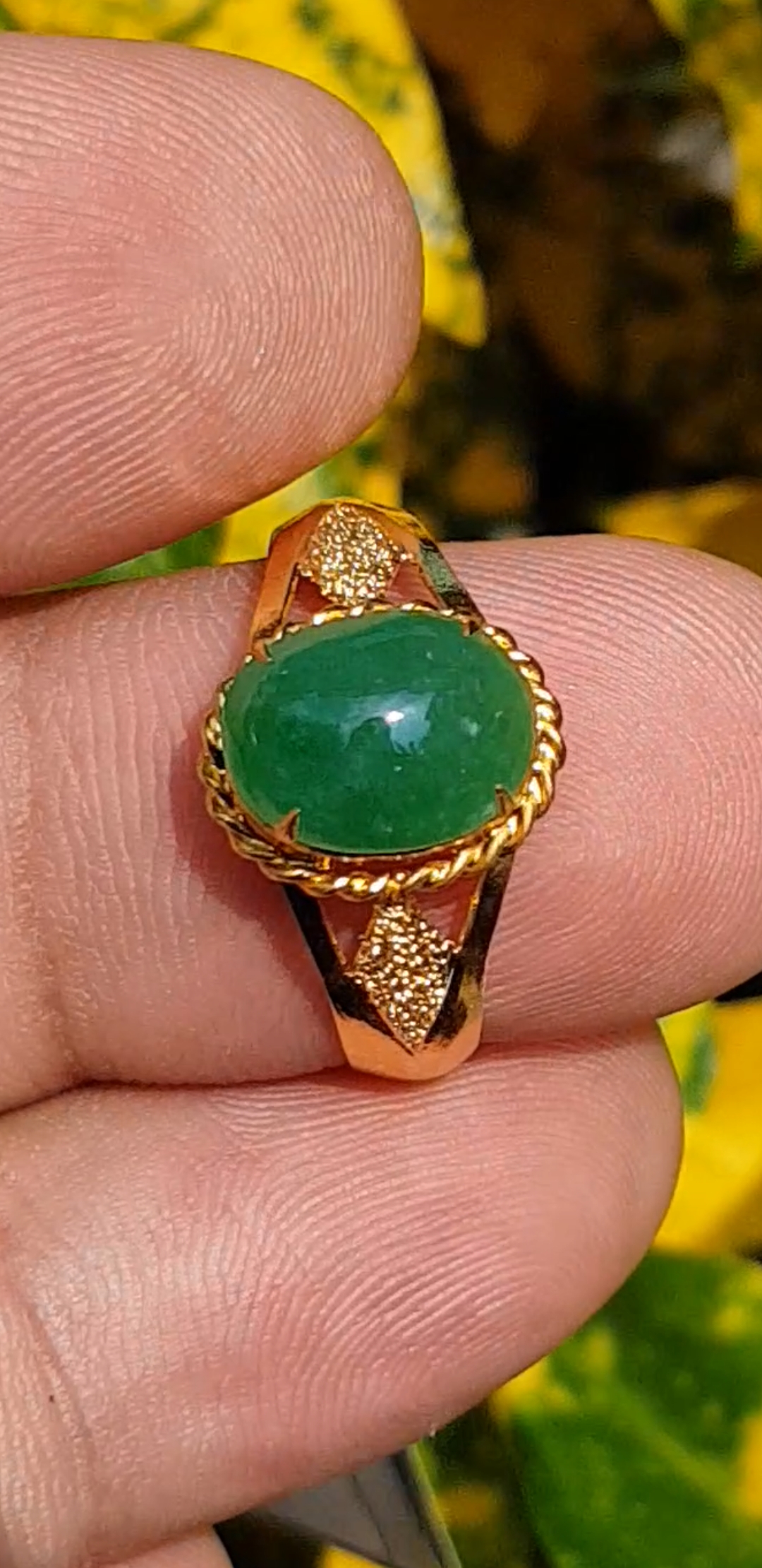 หยก พม่า แท้ Jade แหวนหยก 翡翠戒指 (Jadeite ring) 1.47 กะรัต (Cts.) Size 56 ดิบ ไม่ผ่านการปรับปรุง (Type A) พม่า (Myanmar)