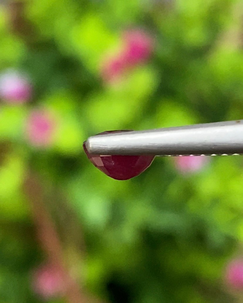 พลอย ทับทิม สยาม (Siam Ruby Sapphire) 1.02 กะรัต (Cts.) พร้อมใบเซอร์ พลอยแท้ อัญมณีมงคลประจําวันเกิด เครื่องประดับพลอย