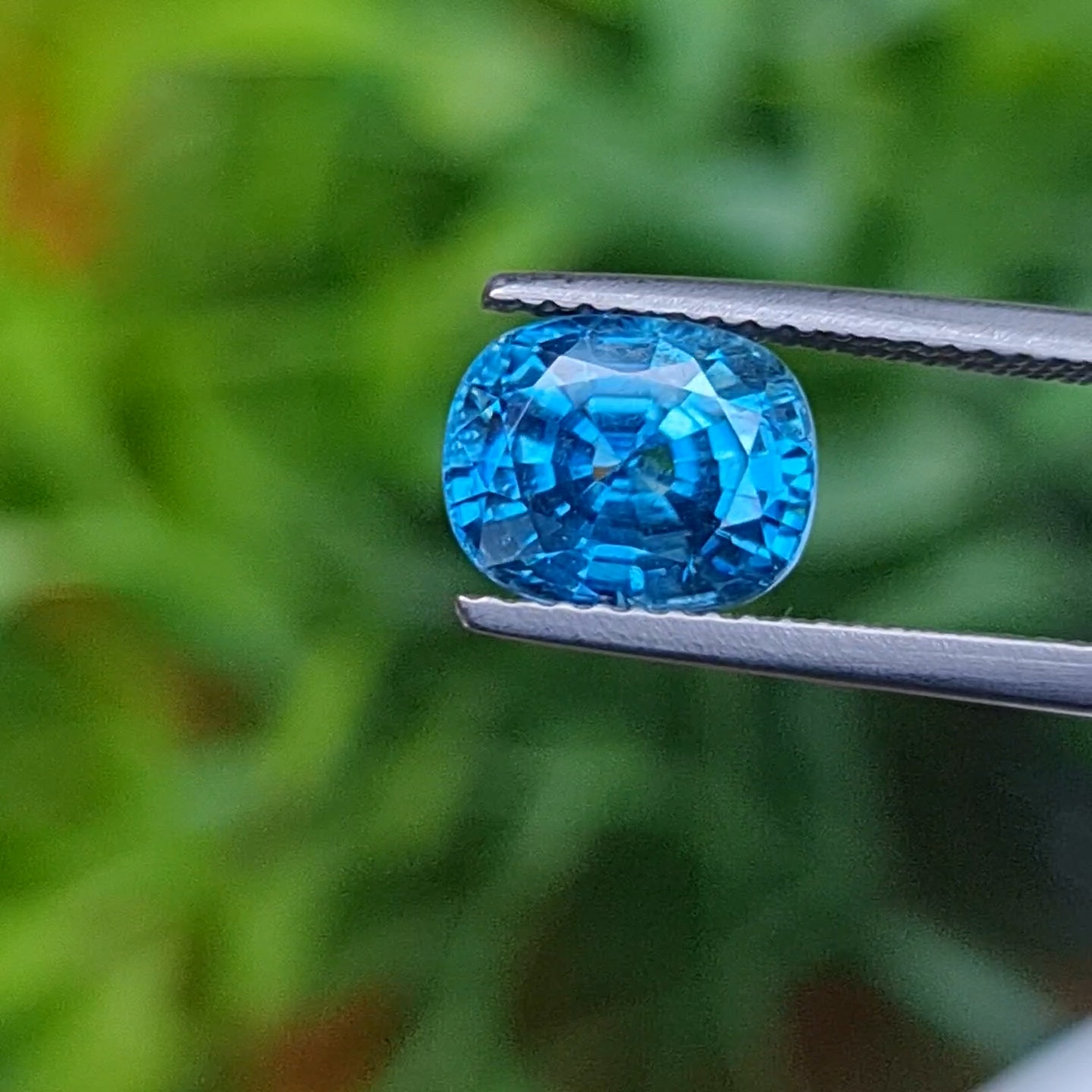 พลอย เพทาย (Zircon) 3.66 กะรัต (Cts.) พลอยแท้ อัญมณีมงคลประจําวันเกิด เครื่องประดับพลอย