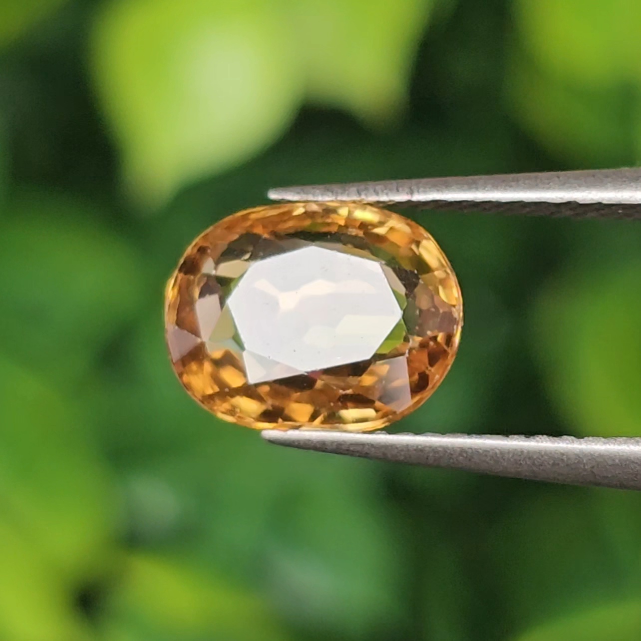 พลอย เพทาย (Zircon) 2.40 กะรัต (Cts.) พลอยแท้ อัญมณีมงคลประจําวันเกิด เครื่องประดับพลอย