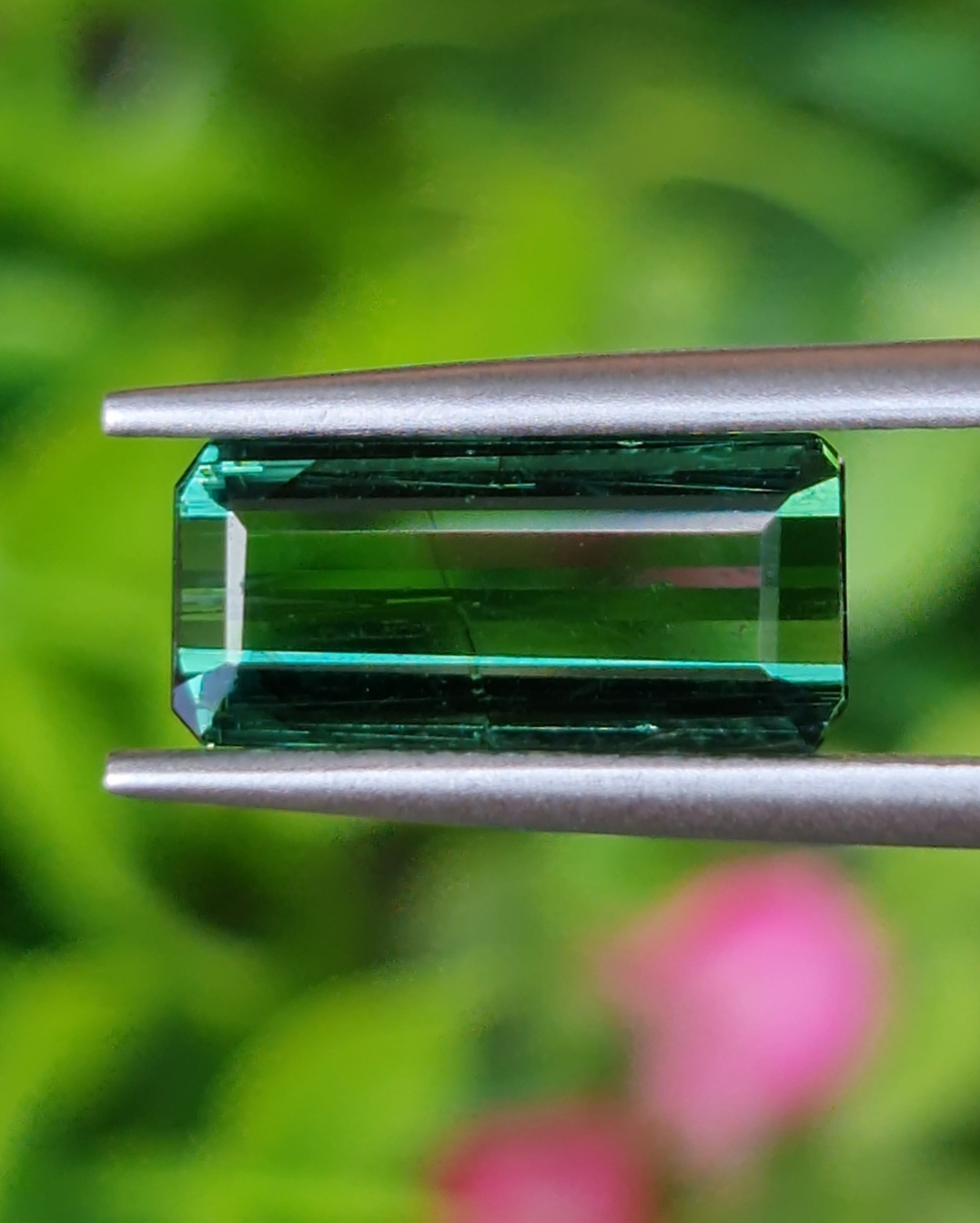 พลอย กรีน ทัวร์มารีน (Green Tourmaline) 2.19 กะรัต (Cts.) อัญมณีมงคลประจําวันเกิด เครื่องประดับพลอย