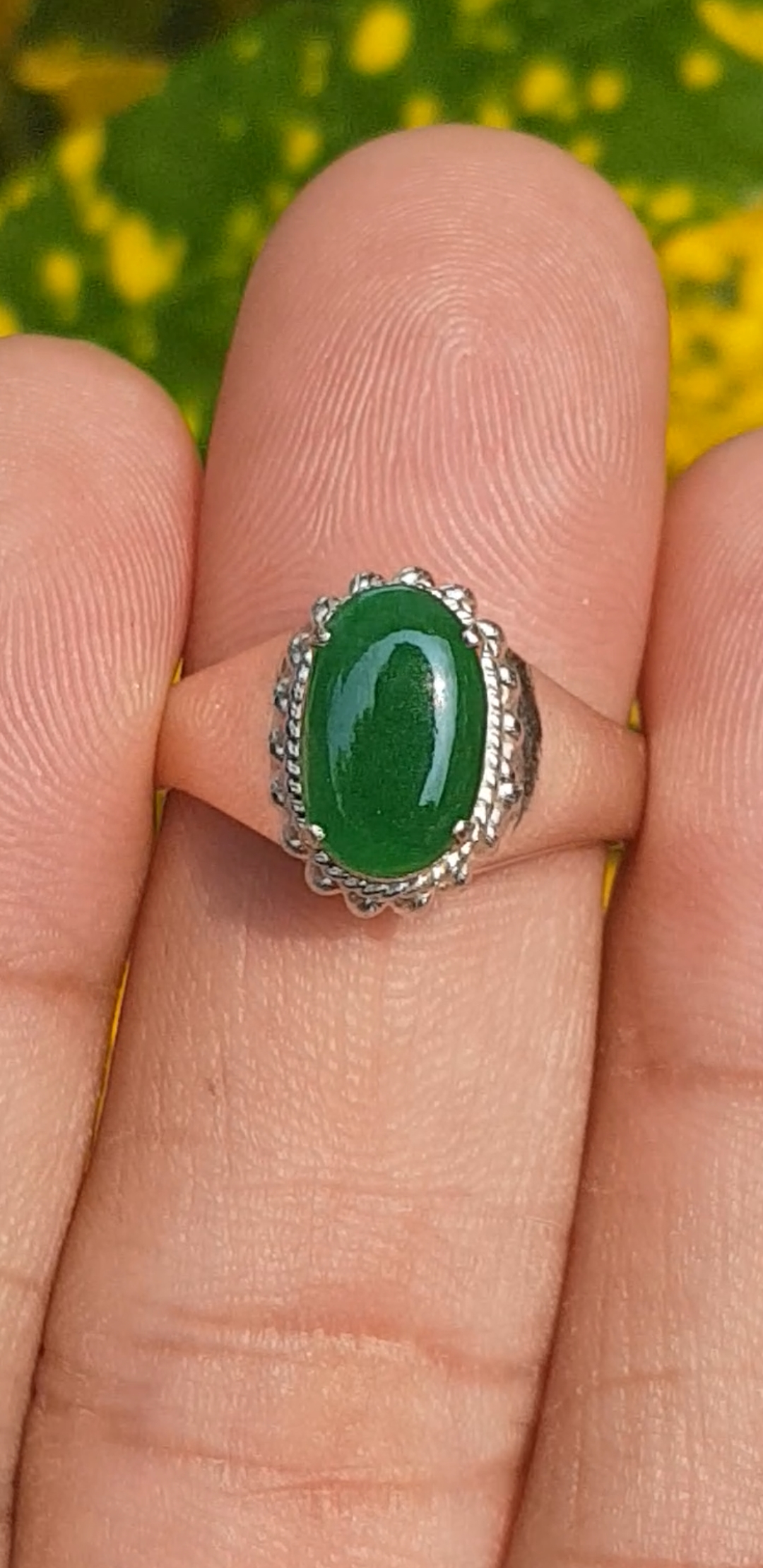 หยก พม่า แท้ Jade แหวนหยก 翡翠戒指 (Jadeite ring) 1.07 กะรัต (Cts.) (Size) 57 ดิบ ไม่ผ่านการปรับปรุง (Type A) พม่า (Myanmar)