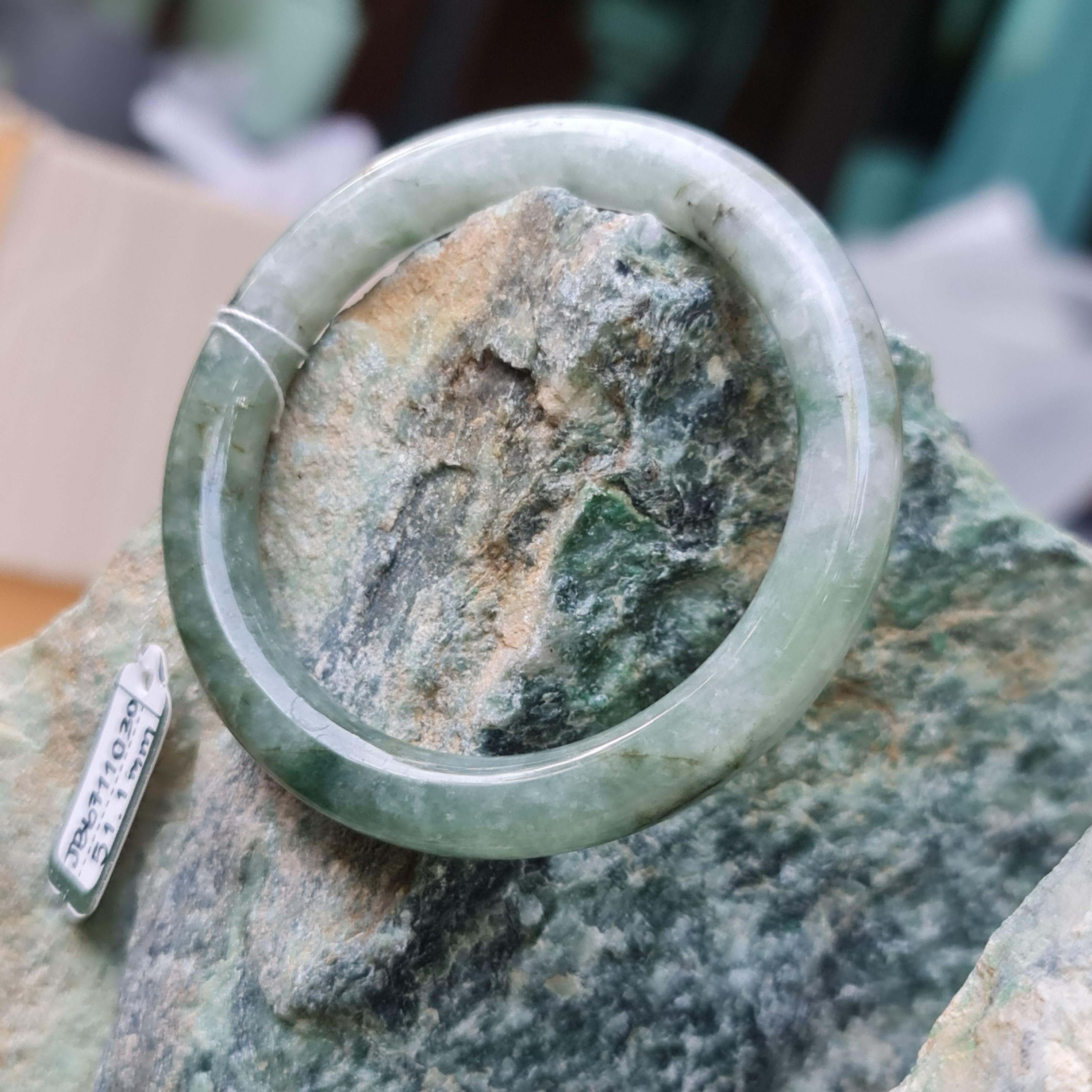 JB6711030 หยก พม่า แท้ Jade กำไลหยก 51.1 มม. (Jadeite bracelet) พม่า (Myanmar)