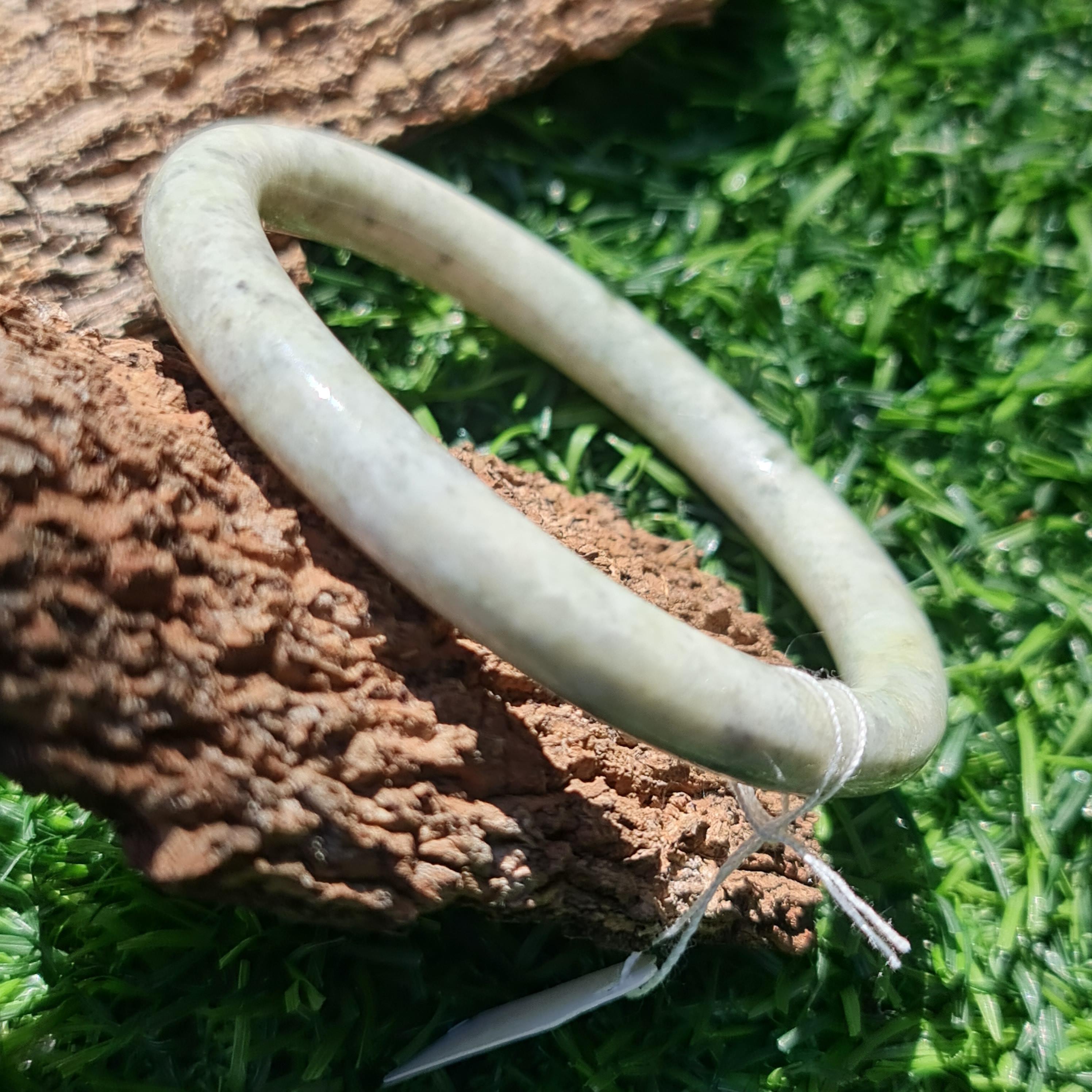 JB6711184 หยก พม่า แท้ Jade กำไลหยก 56.8 มม. (Jadeite bracelet) พม่า (Myanmar)