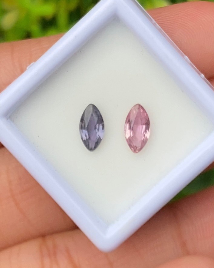 พลอย แฟนซี แซฟไฟร์ Fancy Sapphire 2 เม็ด 1.55 กะรัต (cts.) พลอยแท้ อัญมณีมงคลประจําวันเกิด เครื่องประดับพลอย