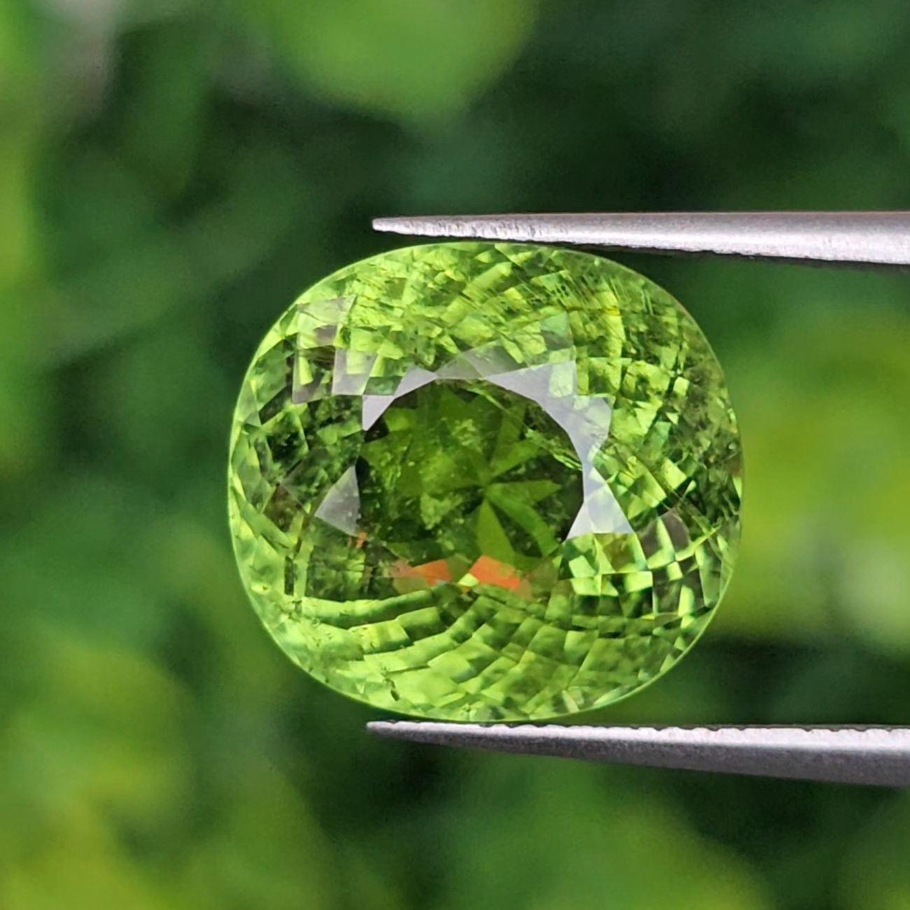 พลอย พาไรบ้า ทัวร์มาลีน Paraiba Tourmaline 11.02 กะรัต (Cts.) *สีพิเศษ เขียวนีออน neon green พร้อมใบเซอร์ พลอยแท้อัญมณีมงคล ประจําวันเกิด เครื่องประดับพลอย