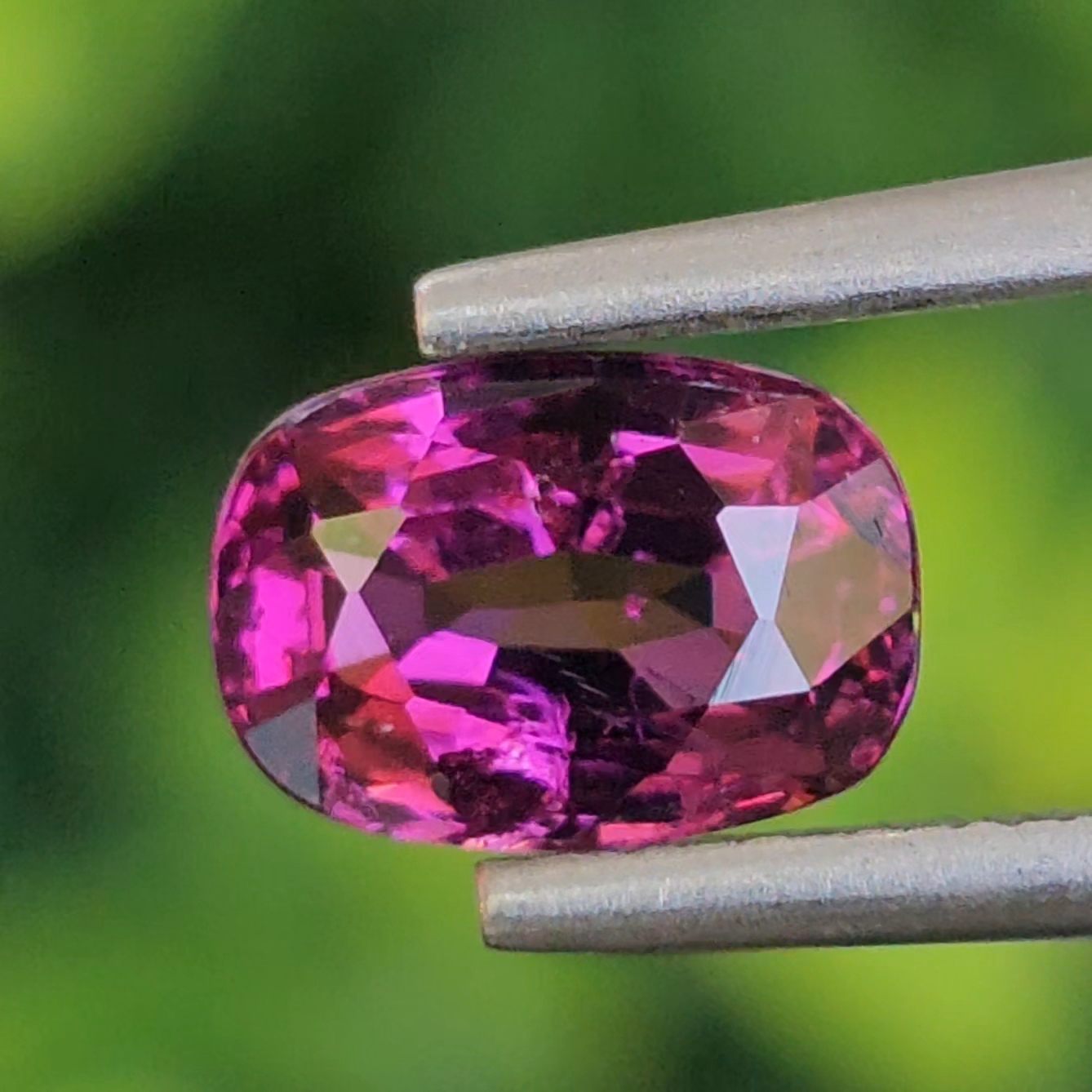 พลอย อุมบาไลต์ การ์เน็ต Umbalite Garnet 1.43 กะรัต (Cts.) ดิบ Unheated ลอยแท้ อัญมณีมงคลประจําวันเกิด เครื่องประดับพลอย