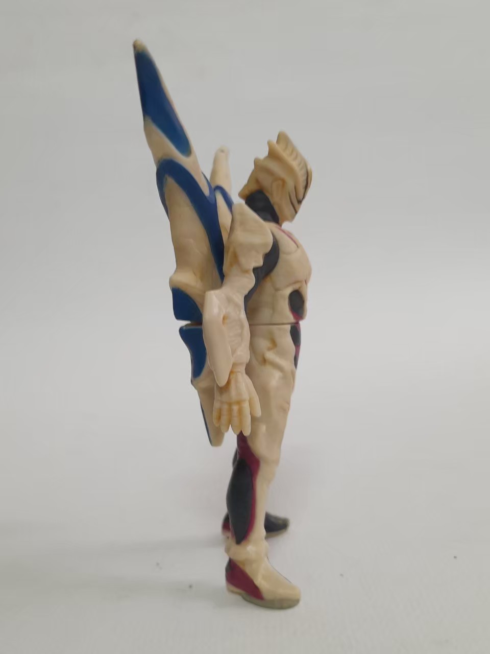 ซอฟ 4 นิ้ว สัตว์ประหลาด Ex คิรีเวลลอยด์ จาก อุลตร้าแมนทีก้า ขนาดตามรูปมือสองสภาพดีมีรอยบ้าง มีปั๊ม