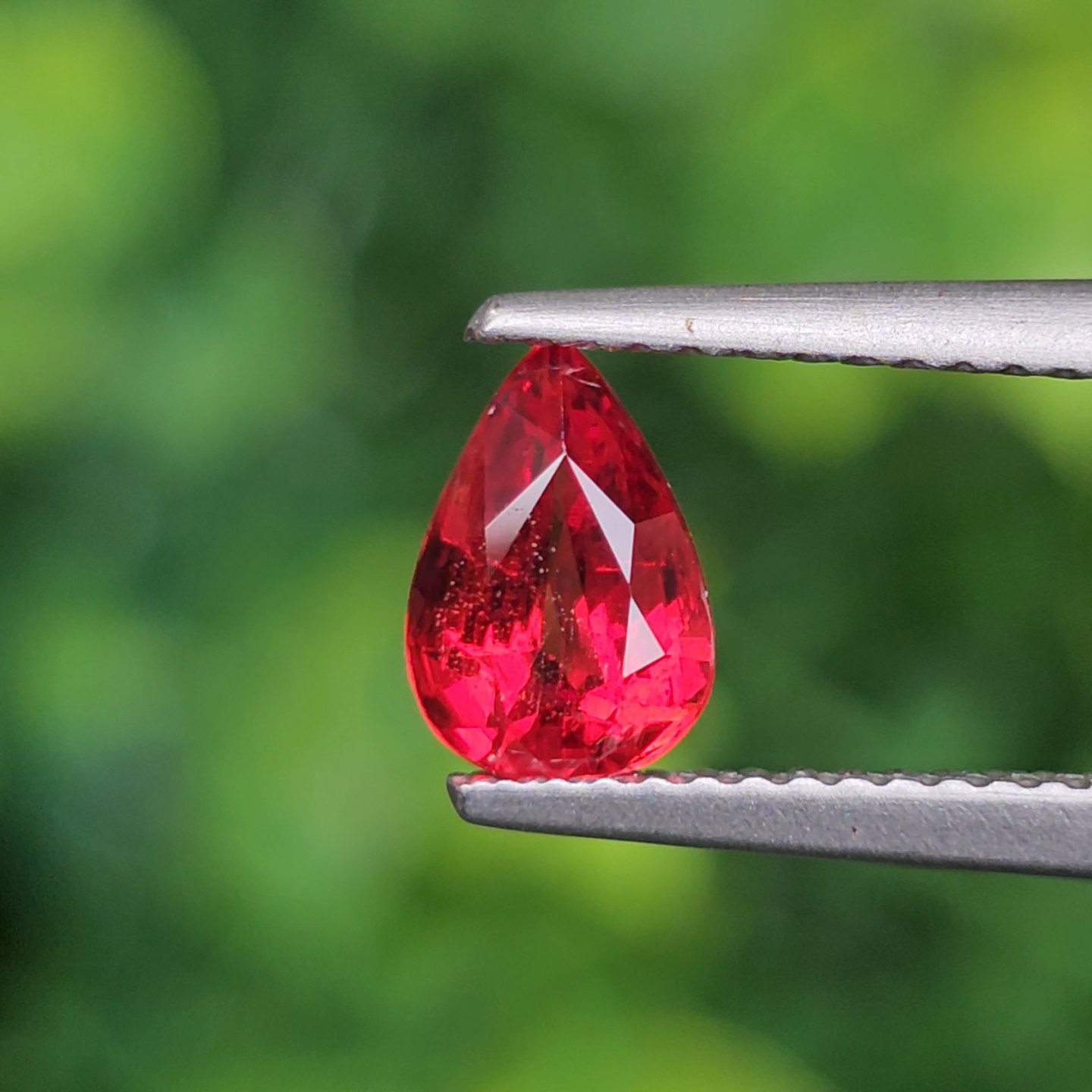 พลอย ทับทิม ซองเจีย Songea Ruby Sapphire 1.01 กะรัต (Cts.) พลอยแท้ อัญมณีมงคลประจําวันเกิด เครื่องประดับพลอย