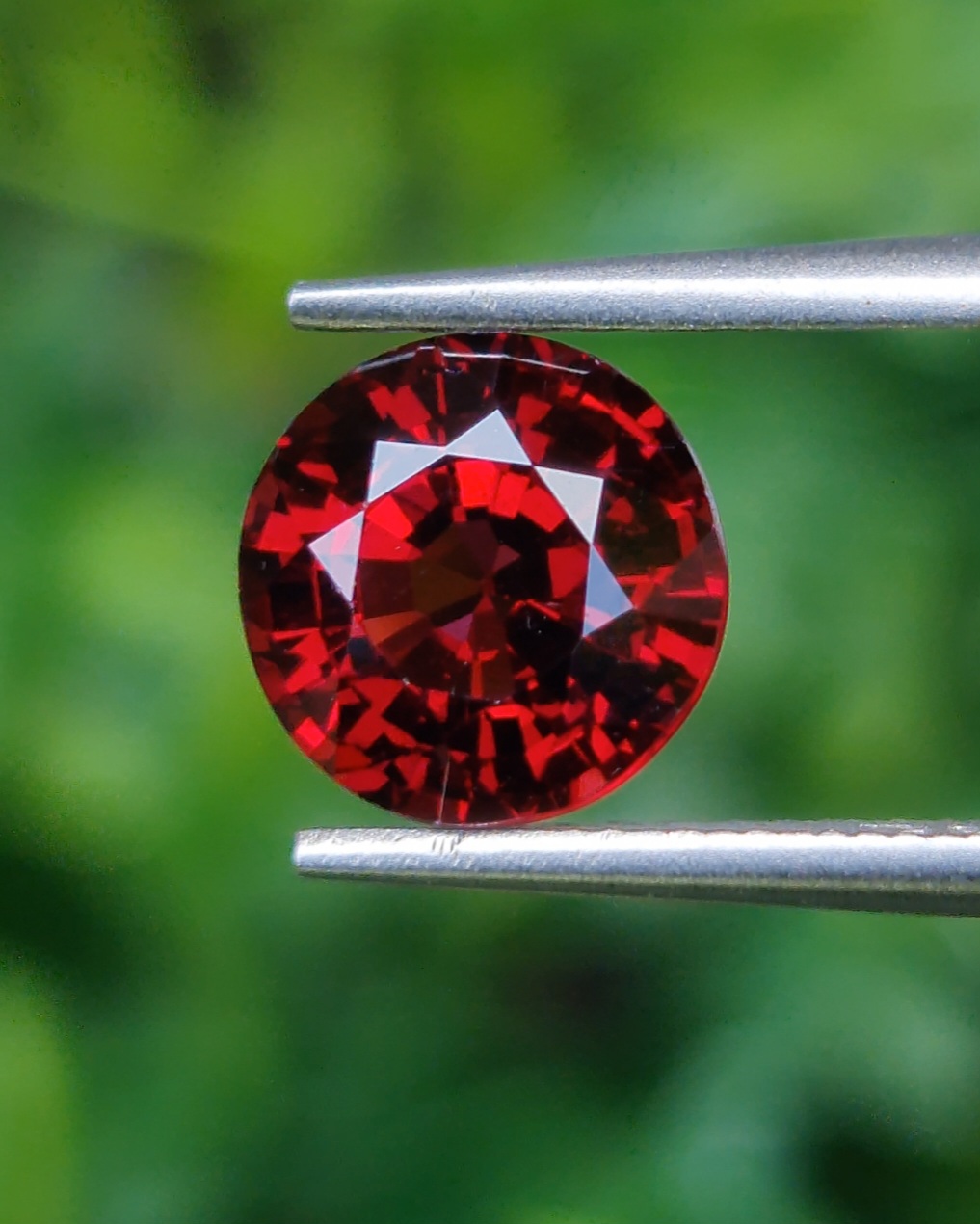 พลอย โรโดไลต์ กาเน็ท Rhodolite Garnet 2.35 กะรัต Cts.พลอยแท้ อัญมณีมงคลประจําวันเกิด เครื่องประดับพลอย