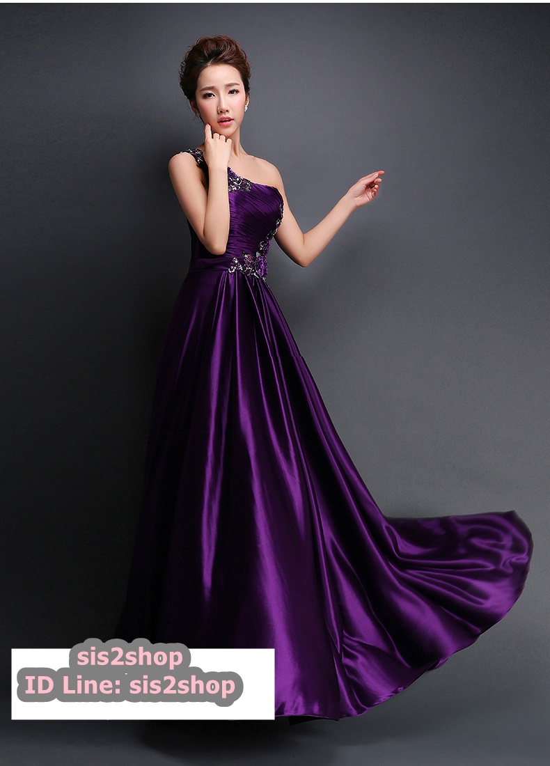 พร้อมส่ง ชุดราตรียาว ไหล่เฉียงเกาะอก เนื้อผ้ามันนิ่มใส่สบาย อกจับจีบ แต่งดอกแบบนูน&ปักเลื่อม สีม่วงเข้ม