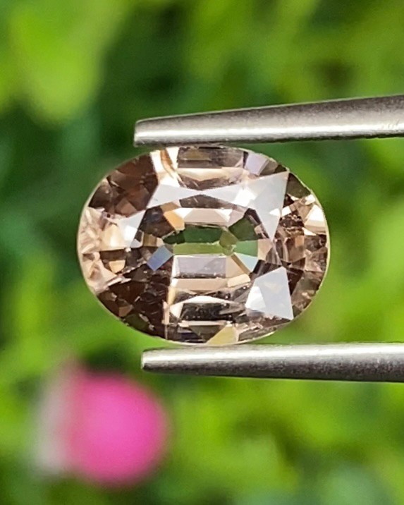 พลอย เพทาย (Zircon) 2.41 กะรัต (Cts.) พลอยแท้ อัญมณีมงคลประจําวันเกิด เครื่องประดับพลอย