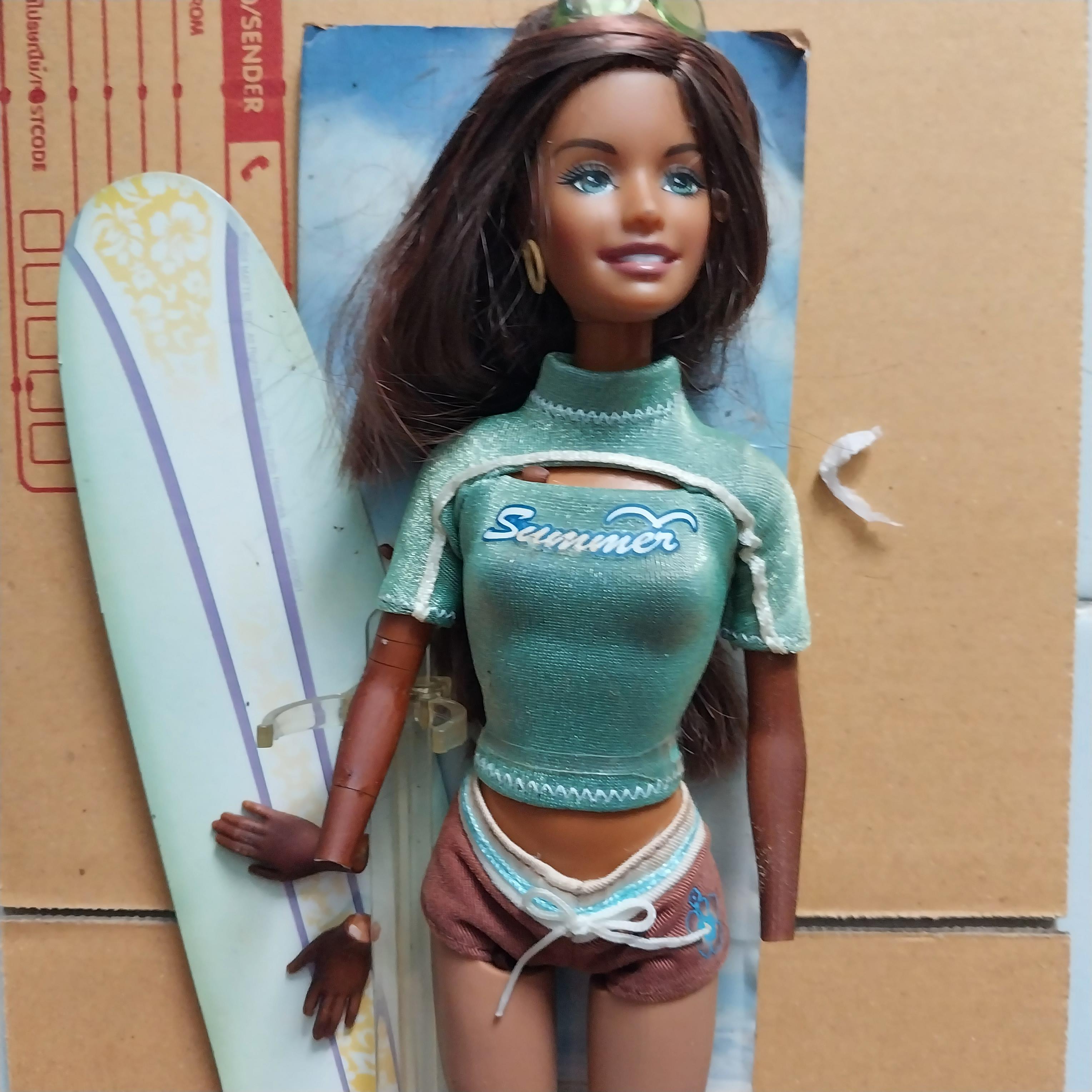 มือ2 เก่าเก็บในแพ็ค ***มือหักทั้งสองข้างตามเวลา บาร์บี้ชายหาด รุ่น Cali Girl