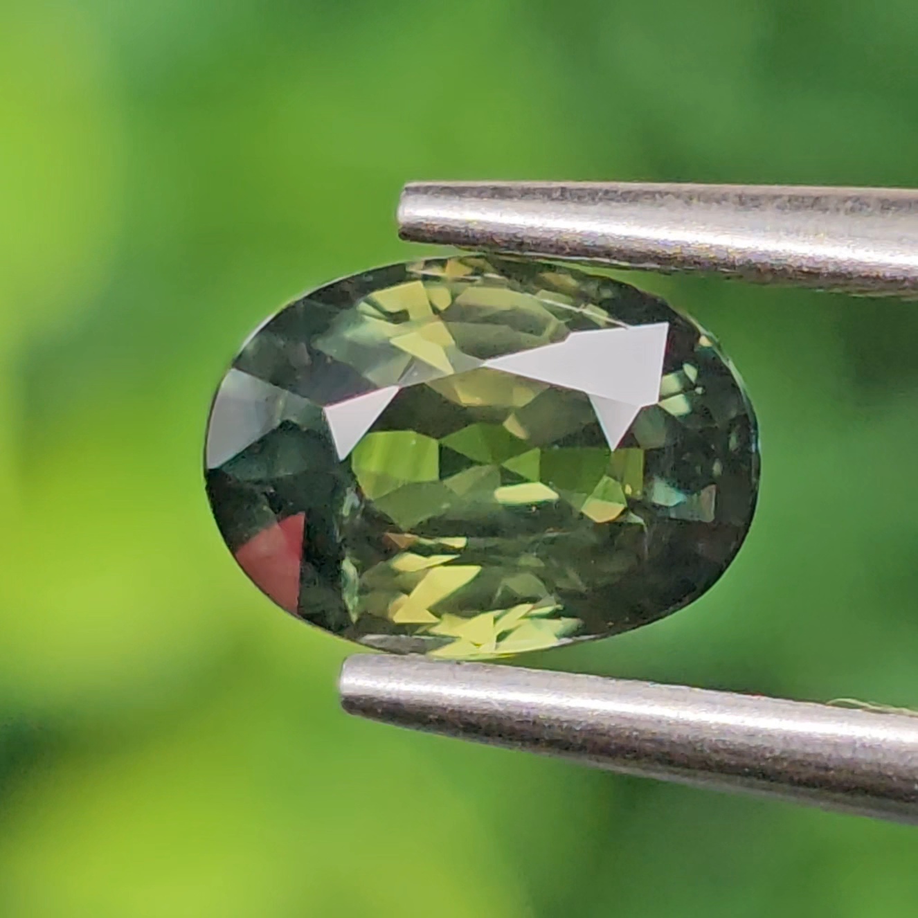 พลอย เขียวส่อง Green Sapphire 1.13 กะรัต (Cts.) ดิบ (Unheated) พร้อมใบเซอร์ (With Certificate) พลอยแท้ อัญมณีมงคลประจําวันเกิด เครื่องประดับพลอย