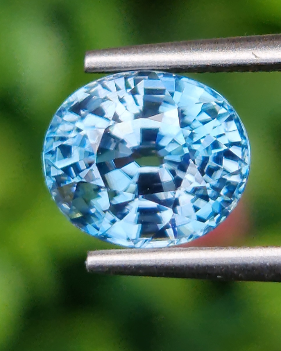พลอย เพทาย (Zircon) 3.79 กะรัต (Cts.) พลอยแท้ อัญมณีมงคลประจําวันเกิด เครื่องประดับพลอย