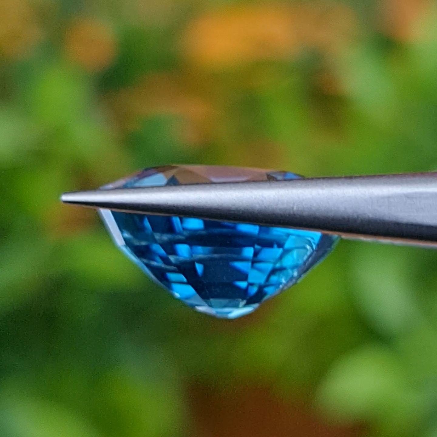 พลอย เพทาย (Zircon) 2.02 กะรัต (Cts.) พลอยแท้ อัญมณีมงคลประจําวันเกิด เครื่องประดับพลอย