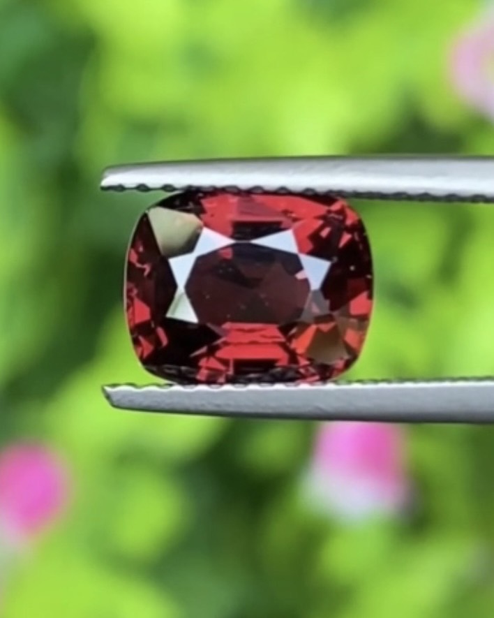 พลอย สปิเนล พม่า Spinel Myanmar 2.24 กะรัต (Cts.) ดิบ Unheated พลอยแท้ อัญมณีมงคลประจําวันเกิด เครื่องประดับพลอย
