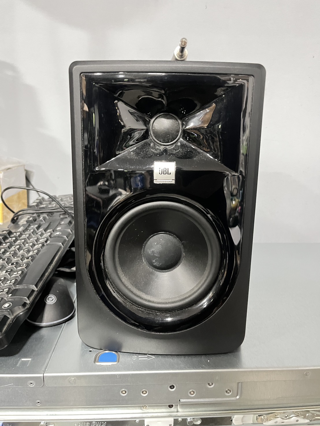 JBL 305P MkII ตู้ลำโพงมอนิเตอร์สตูดิโอ 5 นิ้ว 2 ทาง 82 วัตต์ มีแอมป์ในตัว คลาส D