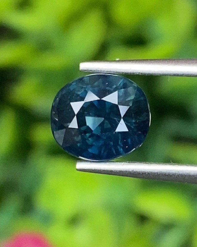 พลอย ไพลิน Greenish Blue Sapphire 2.62 กะรัต (Cts.) ดิบ (Unheated ) พร้อมใบเซอร์ (With Certificate) พลอยแท้ อัญมณีมงคลประจําวันเกิด เครื่องประดับพลอย