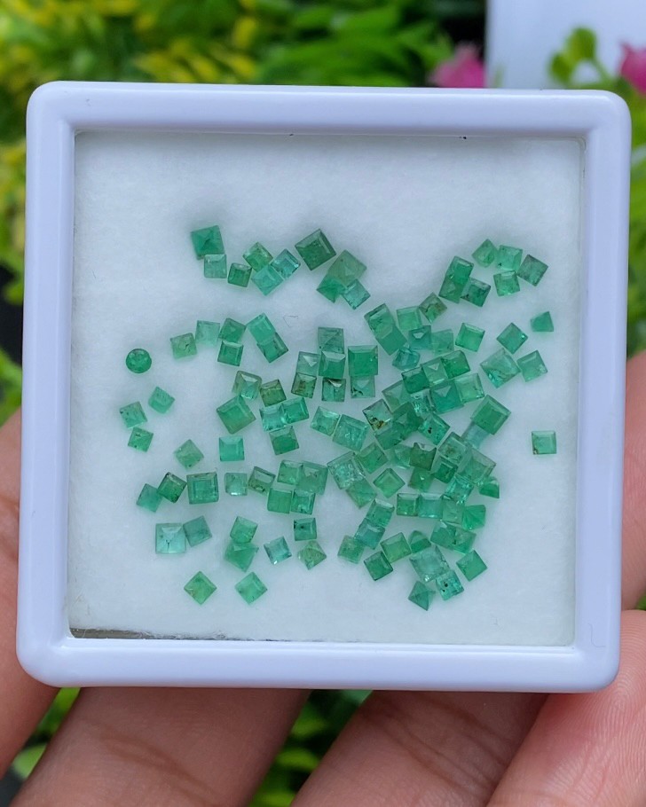 พลอย มรกต Natural Emerald แซมเบีย 6.00 กะรัต (Cts.) 116 เม็ด พลอยแท้ อัญมณีมงคลประจําวันเกิด เครื่องประดับพลอย