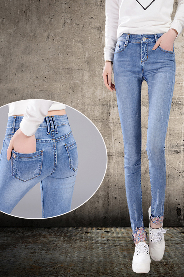 กางเกงยีนส์ทรงสลิม ขายาว พับปลายขาแต่งผ้าลายดอก (11455X)