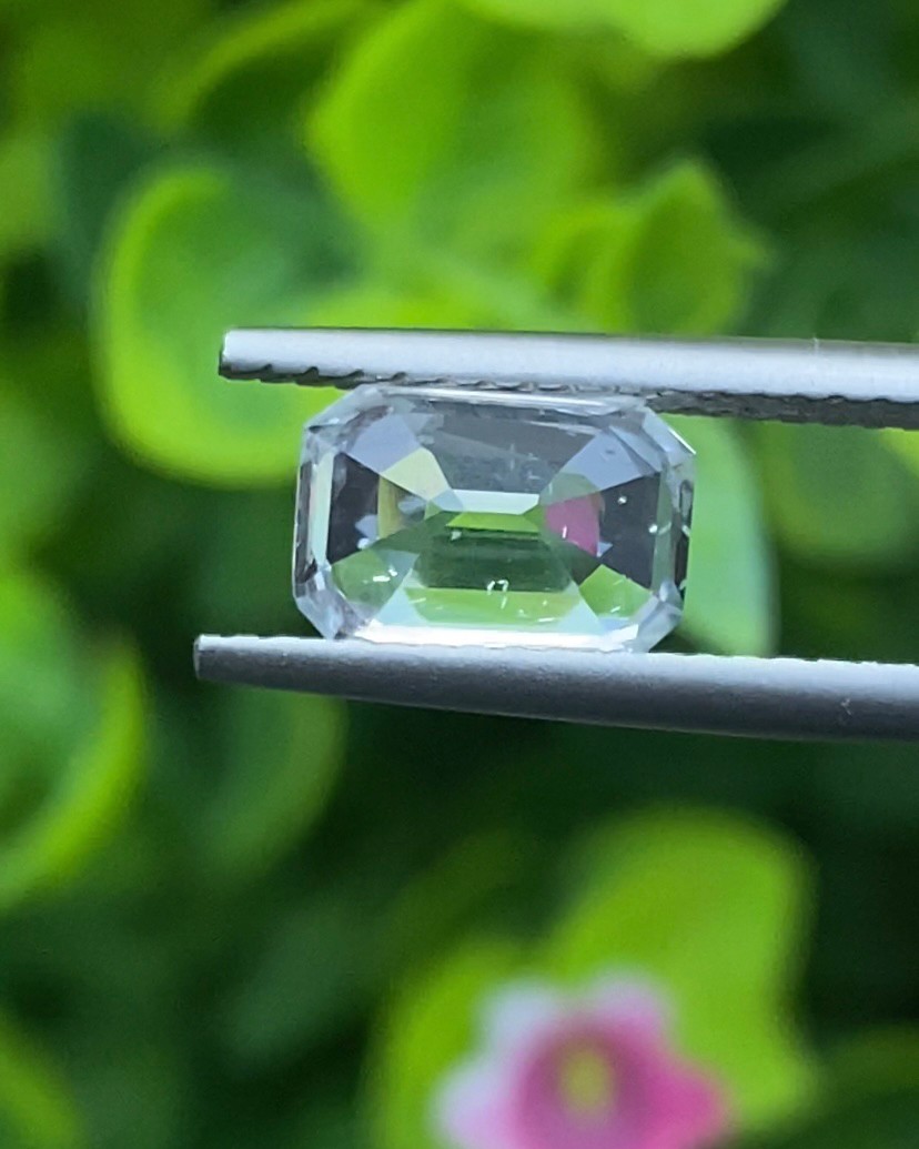 พลอย ขาว ไวท์ แซฟไฟร์ White Sapphire 2.12 กะรัต (Cts.) พลอยแท้ อัญมณีมงคลประจําวันเกิด เครื่องประดับพลอย