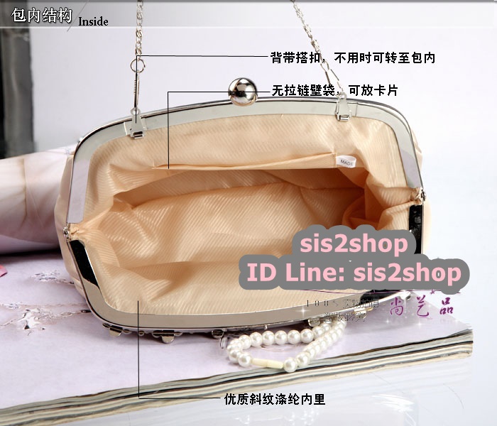 พร้อมส่ง Evening Clutch กระเป๋าออกงาน สี Apricot ผ้าซาตินจับจีบ ปากกระเป๋ารมดำลายดอกไม้ มาพร้อมสายโซ่สั้น งานส่งออกญี่ปุ่น