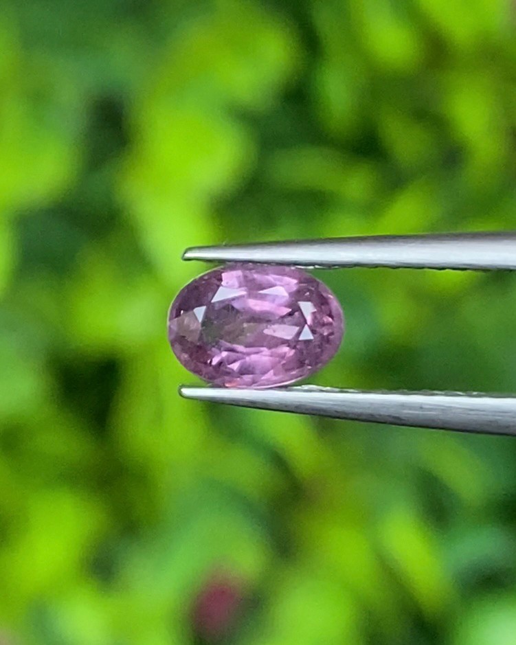 พลอย เพอเพิล แซฟไฟร์ สีม่วง Purple Sapphire ดิบ Unheated 0.80 กะรัต (Cts.) พลอยแท้ อัญมณีมงคลประจําวันเกิด เครื่องประดับพลอย