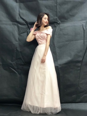 ชุดเพื่อนเจ้าสาว ชุดราตรียาว แต่งดอกไม้ กระโปรงตาข่าย มีหลายแบบให้เลือก (เชือกผูกหลัง)