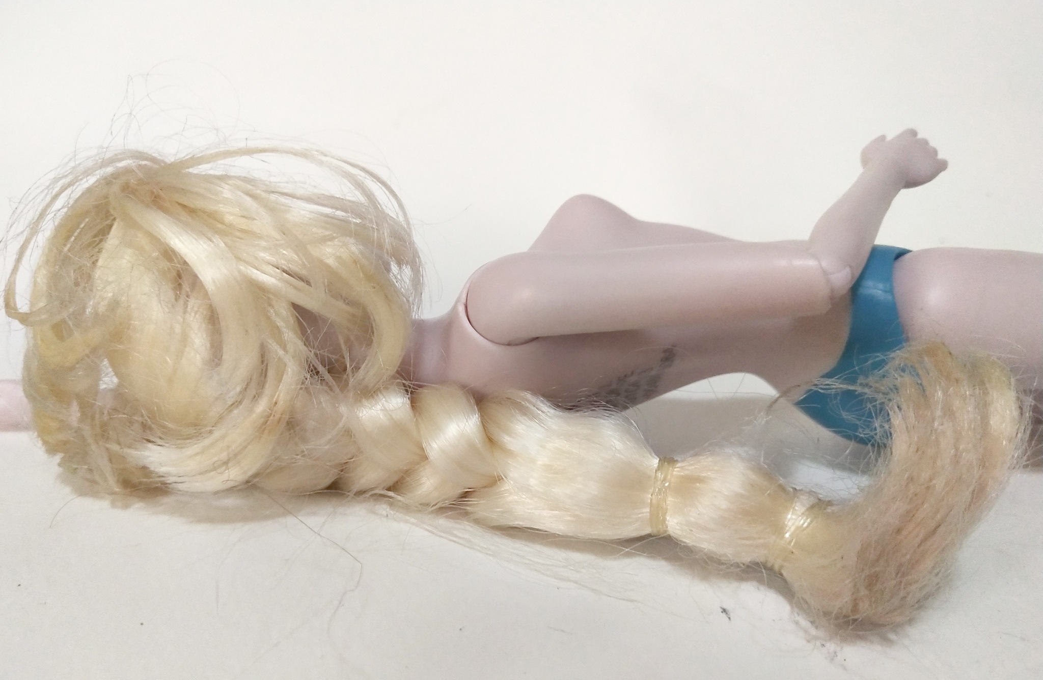 เจ้าหญิงดิสนีย์ *****มีตำหนิตามภาพ, เอลซ่า จากโฟรเซ่น งานดิสนีย์สโตร์ ลอนดอน **แถมชุดตามภาพ