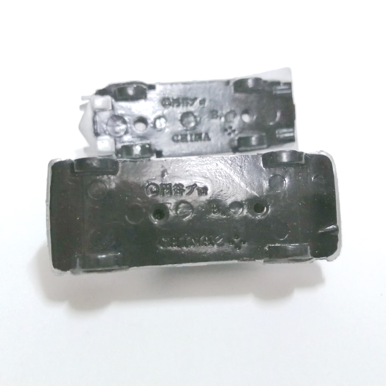 ของสะสม รถหน่วย SSS ของ อุลตร้าแมน และ พ้อยเตอร์ 1 ของหน่วยTDFอุลตร้าเซเว่น เป็นยางตัน มีรอยบ้าง เก่าตามเวลา ขายคู่ 2 ชิ้น