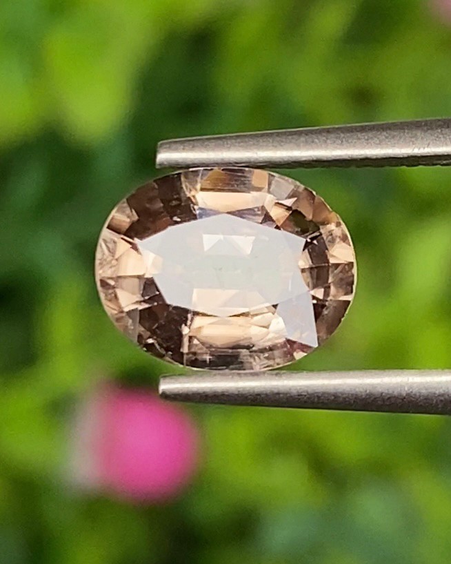 พลอย เพทาย (Zircon) 2.41 กะรัต (Cts.) พลอยแท้ อัญมณีมงคลประจําวันเกิด เครื่องประดับพลอย