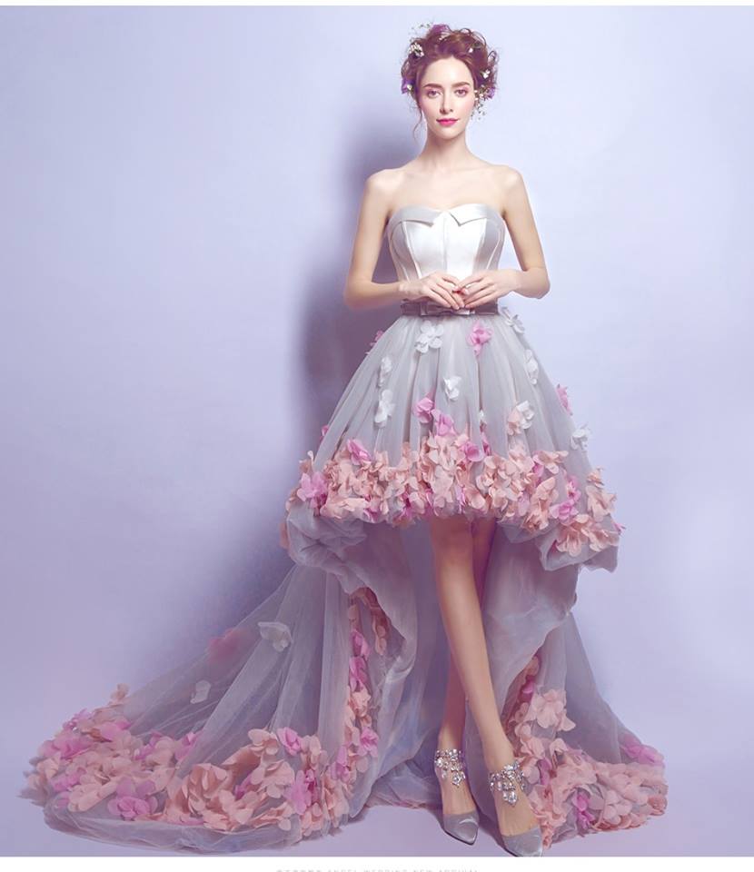 พร้อมเช่า ชุดแฟนซี ชุดราตรีสั้น หน้าสั้นหลังยาว เกาะอก สีเทาเงิน แต่งดอกไม้ทั่วตัว เชือกผูกหลัง