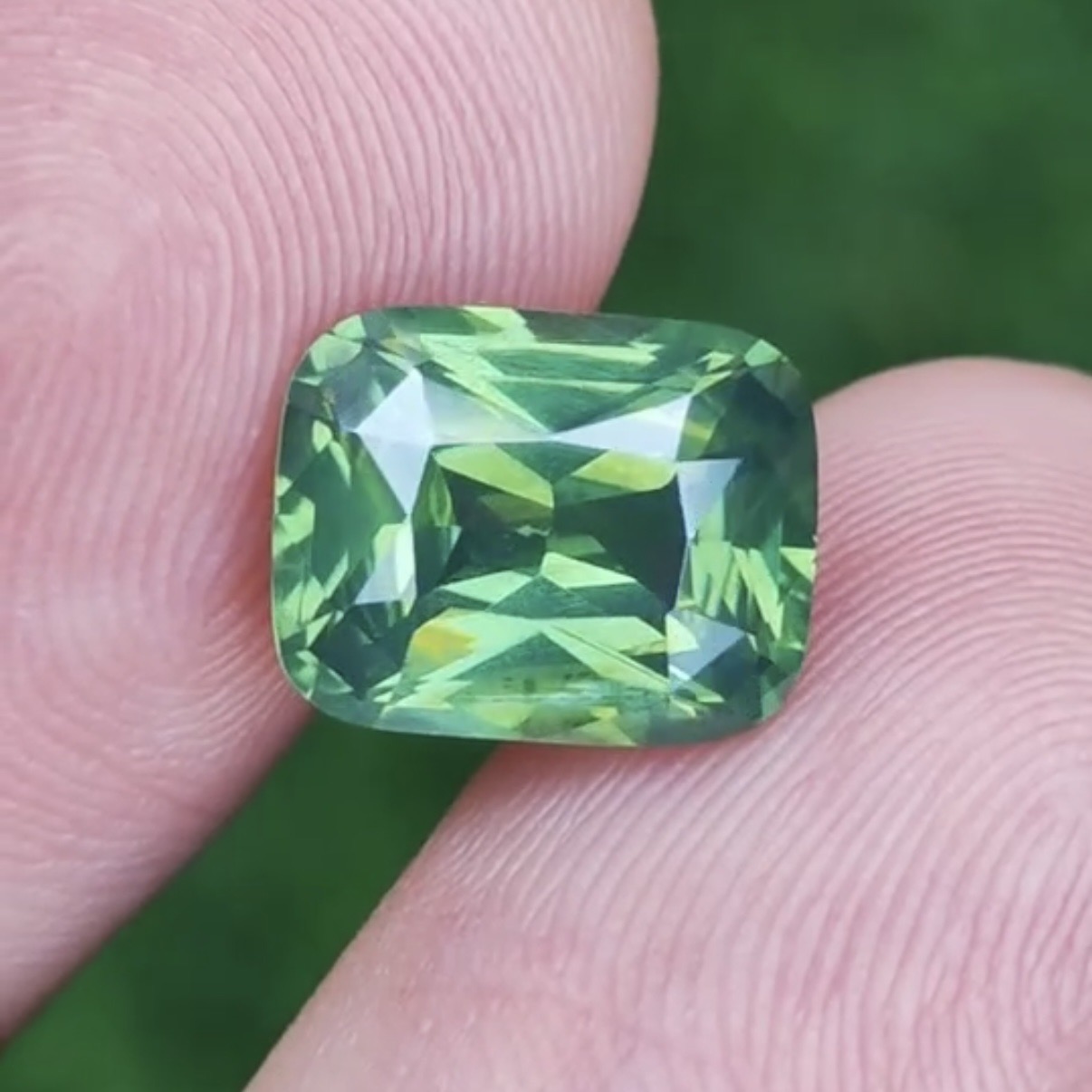 พลอย เพทาย Natural Zircon 5.34 กะรัต (Cts.) ดิบ พร้อมใบเซอร์ พลอยแท้อัญมณีมงคล ประจําวันเกิด เครื่องประดับพลอย