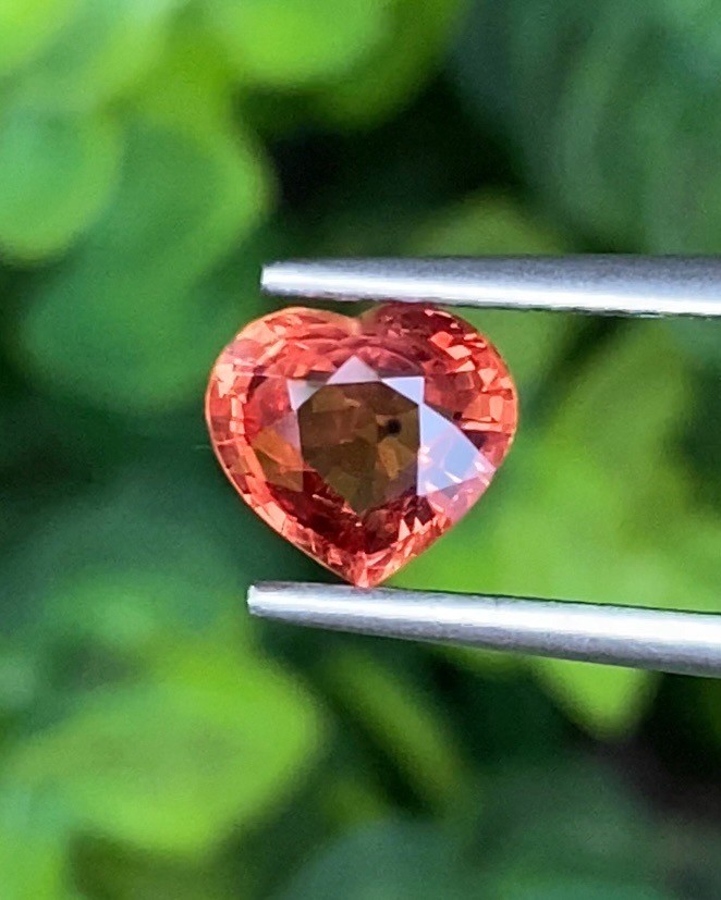 พลอย ออเรนจ์ แซฟไฟร์ Orange Sapphire สีส้ม 1.20 กะรัต (Cts.) พลอยแท้ อัญมณีมงคลประจําวันเกิด เครื่องประดับพลอย