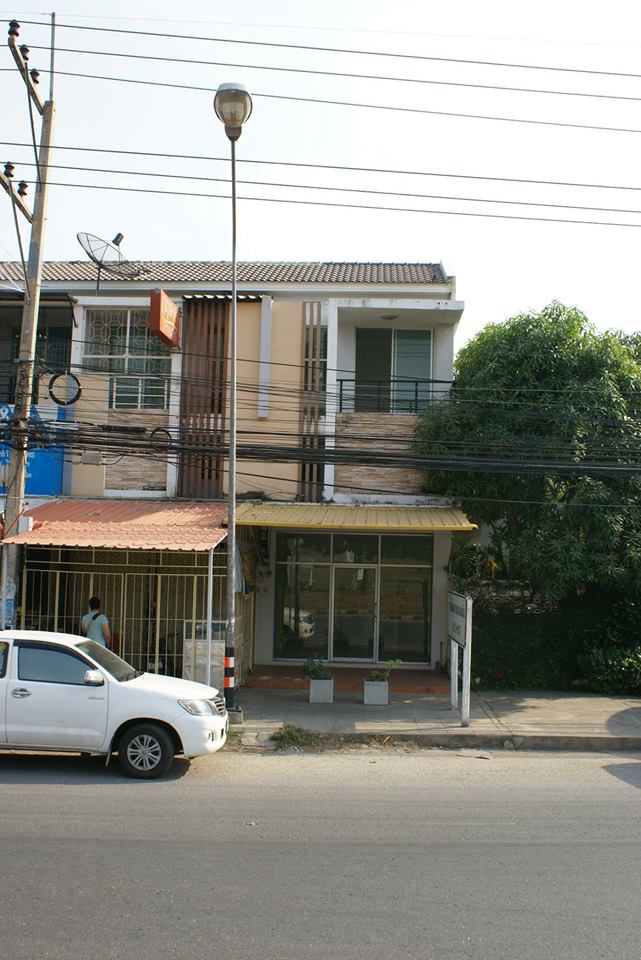 **** ตึกแถว สุดคุ้ม ใกล้โรบินสัน เยื้องเทคนิค ***