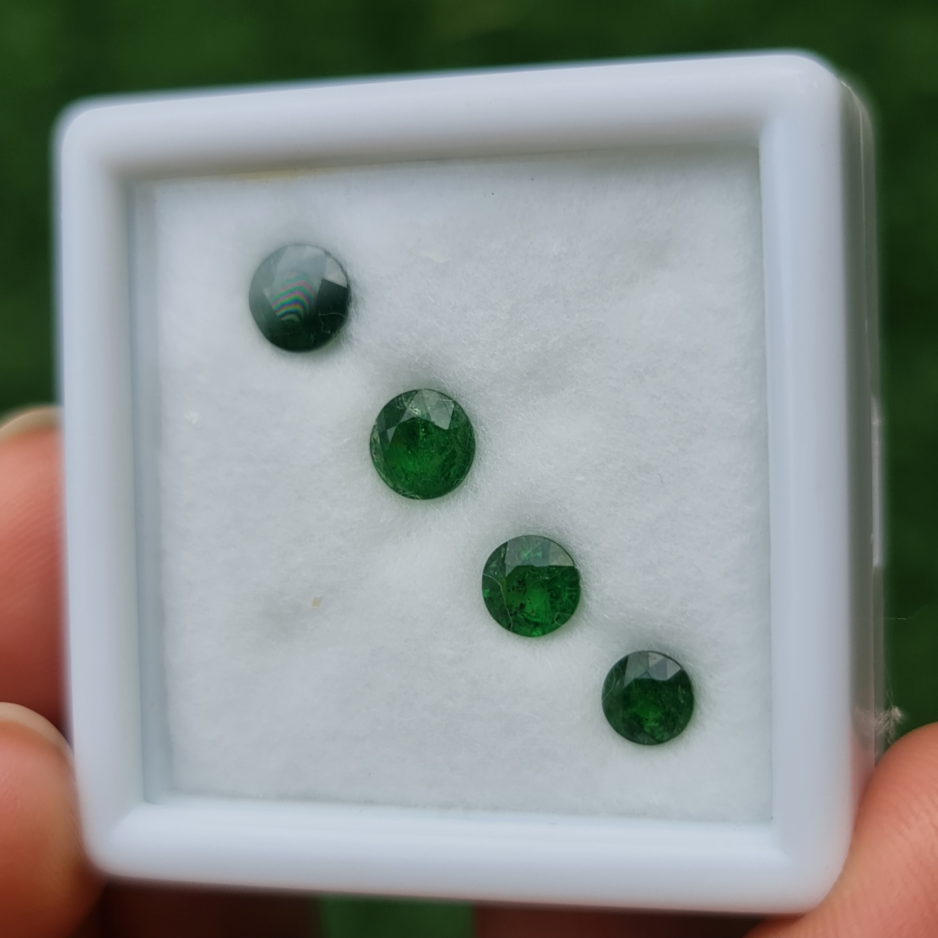 พลอย ซาโวไรท์ Tsavorite Garnet 2.78 กะรัต (Cts.) 4 เม็ด พลอยแท้ อัญมณีมงคลประจําวันเกิด เครื่องประดับพลอย