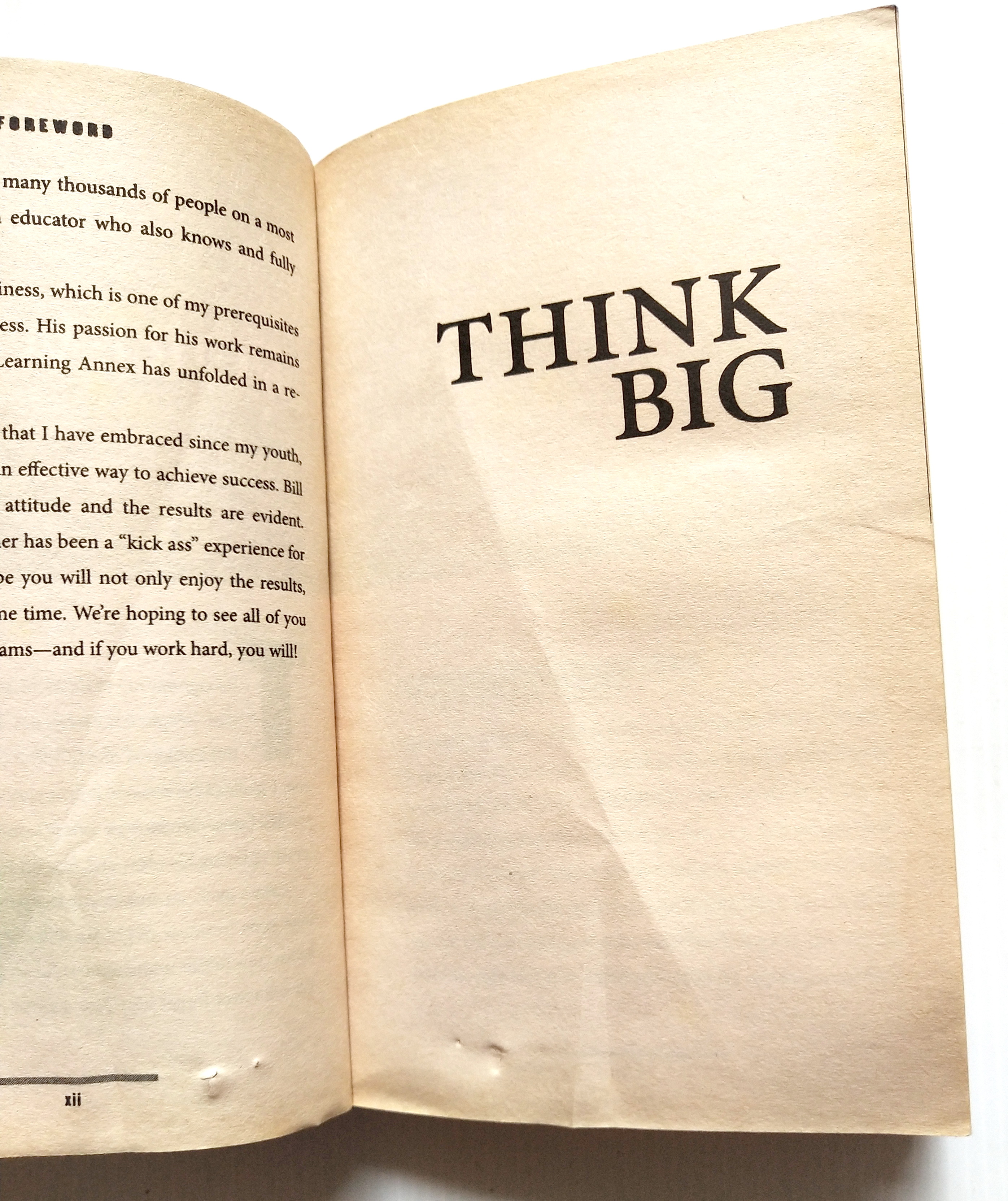 หนังสือแนวทักษะการบริหารจัดการ ฉบับภาษาอังกฤษ **หนังสือมีตำหนิทั้งเล่ม ตามภาพ*THINK BIG" โดย Donald J.Trump และ Bill Zanker, president/founder The Learning Annex _Make It Happen in Business and Life