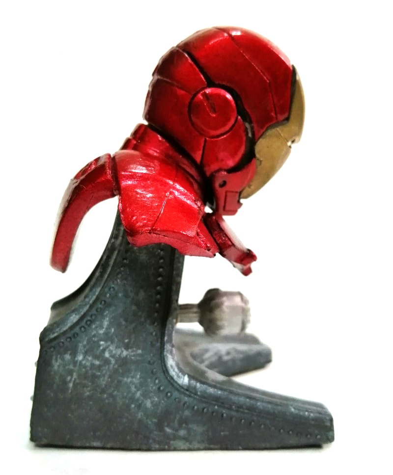 ฟิกเกอร์งานจีน bust ครึ่งตัว IRON MAN ขนาดเล็ก แต่มากด้วยคุณภาพ เป็นพลาสติกคันทำสีสำเร็จ