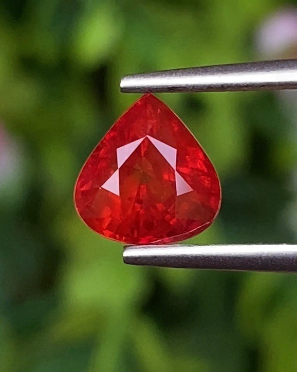 พลอย ทับทิม ซองเจีย Songea Ruby Sapphire 1.86 กะรัต (Cts.) พลอยแท้ อัญมณีมงคลประจําวันเกิด เครื่องประดับพลอย