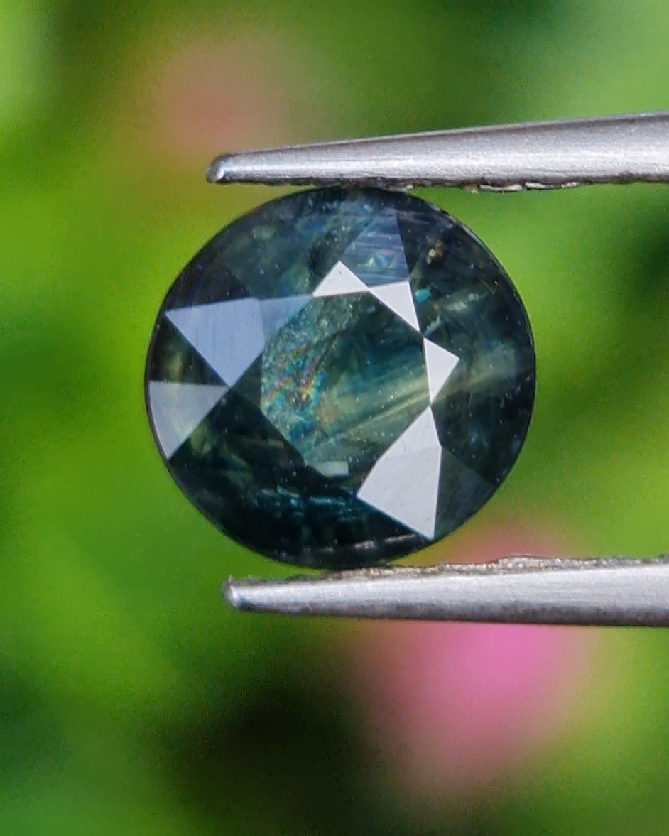 พลอย เขียวส่อง (Green Sapphire) 1.30 กะรัต (Cts.) พลอยแท้ อัญมณีมงคลประจําวันเกิด เครื่องประดับพลอย