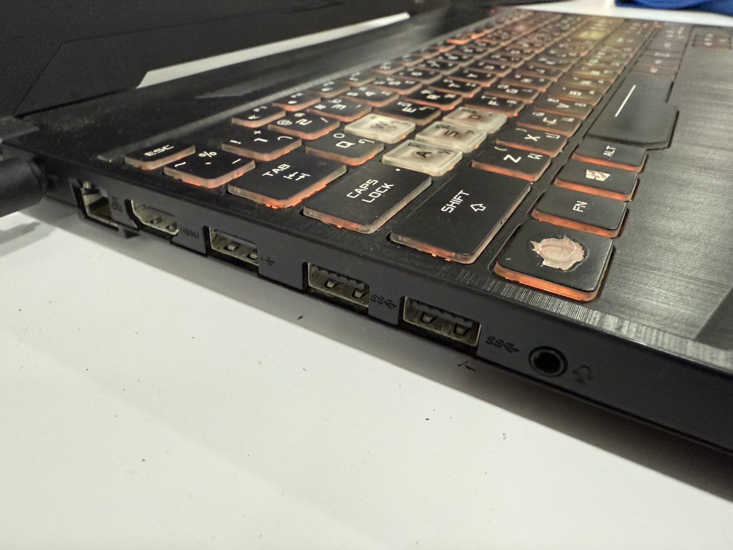 Notebook Asus TUF Gaming FX505DT(Ryzen7 3750H/16GB/M.2 512GB/GTX1650 4GB)+Adapter จอ Bright บานพับแตก Keyborad ลอก ลำโพงแตก แบต 48% พัดลมดัง