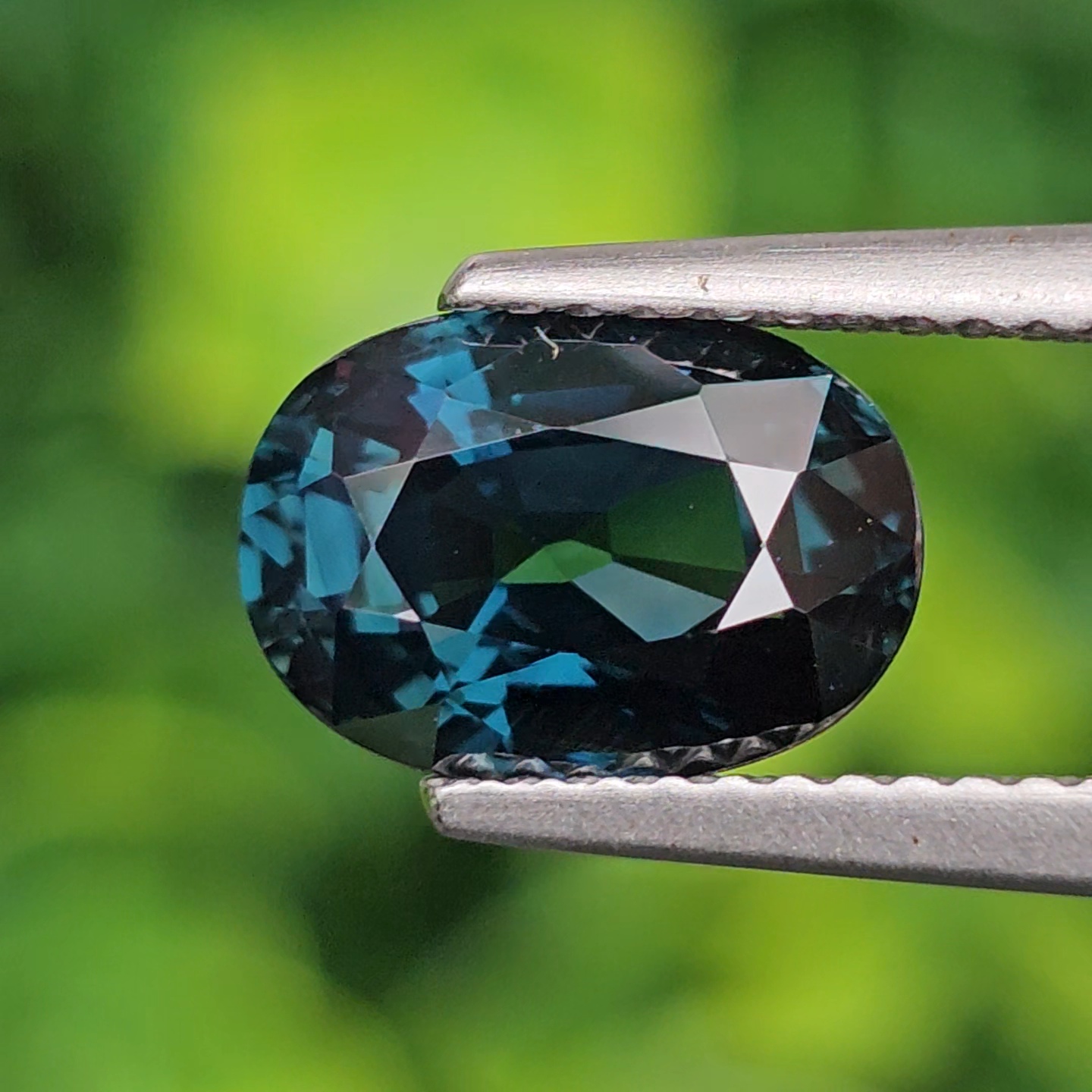 พลอย แซปไฟร์สีน้ำเงินอมเขียว Teal Sapphire 3.03 กะรัต (Cts.) พลอยแท้ อัญมณีมงคลประจําวันเกิด เครื่องประดับพลอย