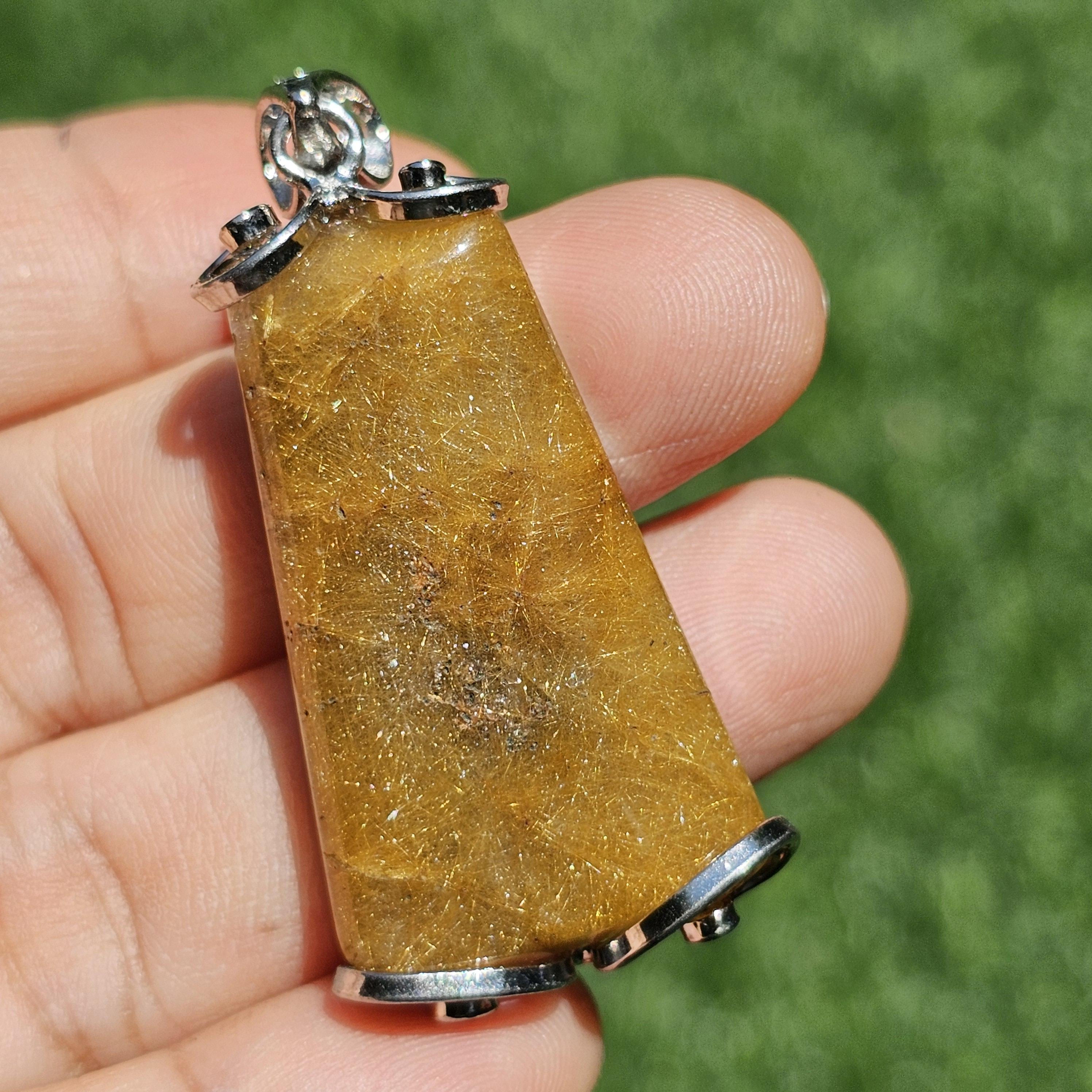 จี้ไหมทอง (Golden Rutilated Quartz) 68.01 กะรัต Cts. พลอยแท้ อัญมณีมงคลประจําวันเกิด เครื่องประดับพลอย