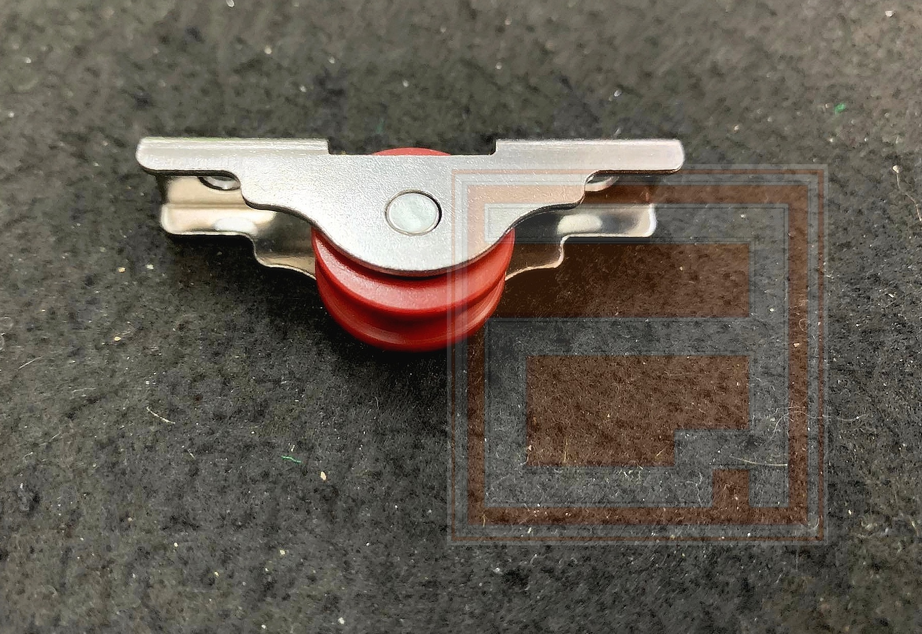 ล้อบานเลื่อนแดง UPVC