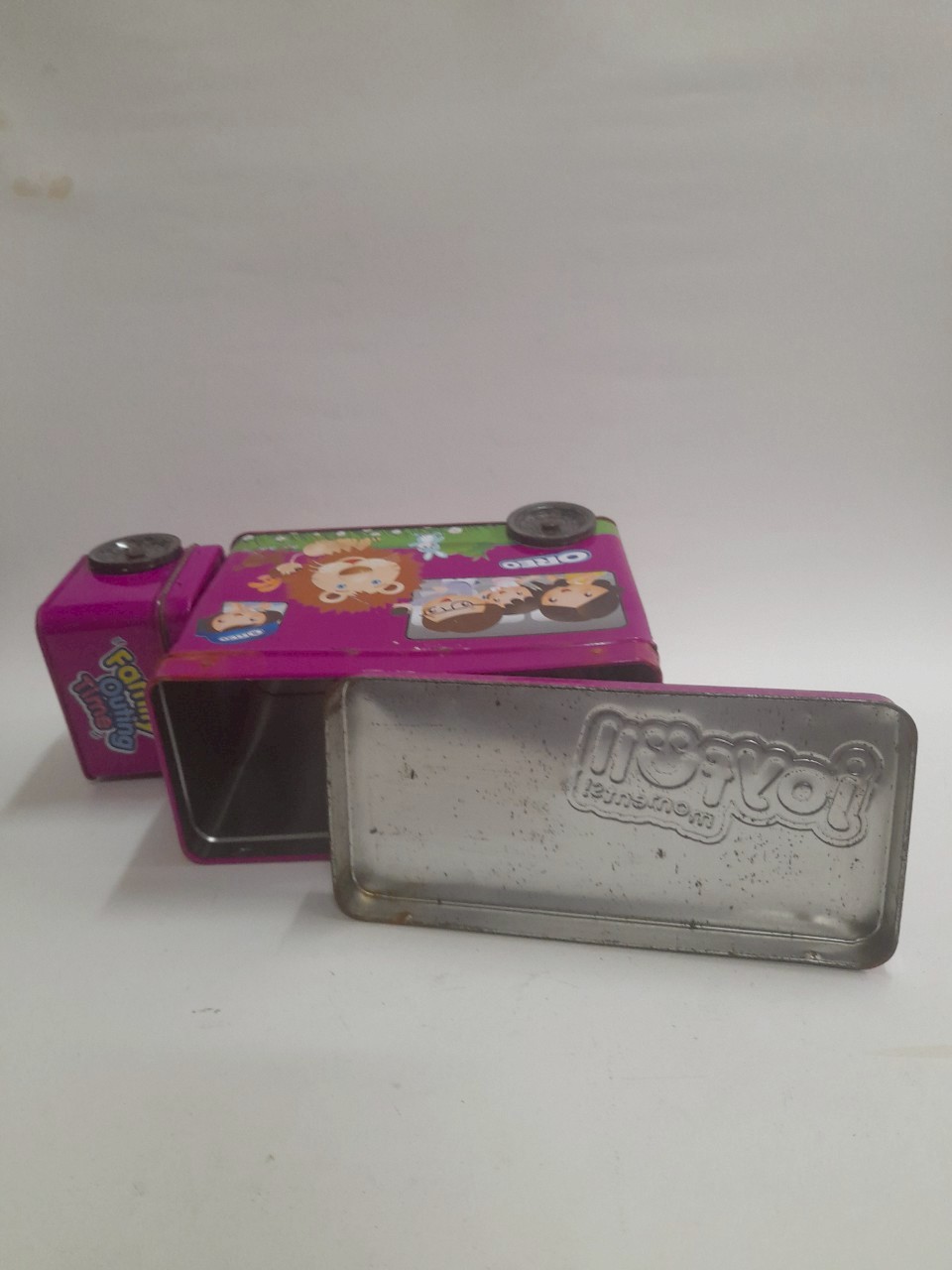 มีหลายภาพ รถบรรทุก งานโลหะ สังกะสี พรีเมี่ยมจากขนมโอริโอ้ **มีสนิมบ้าง ตามภาพ