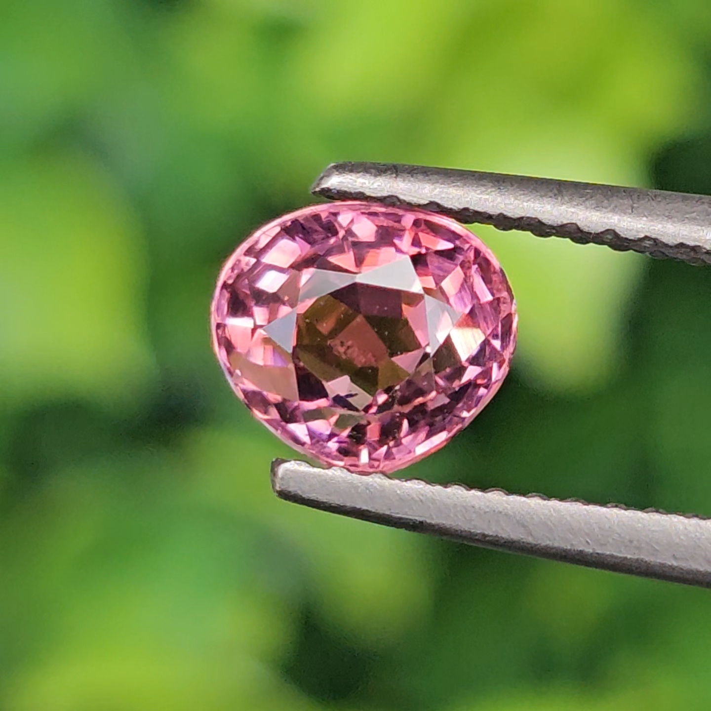 พลอย ชมพู ทัวร์มารีน (Pink Tourmaline) 1.34 กะรัต (Cts.) อัญมณีมงคลประจําวันเกิด เครื่องประดับพลอย