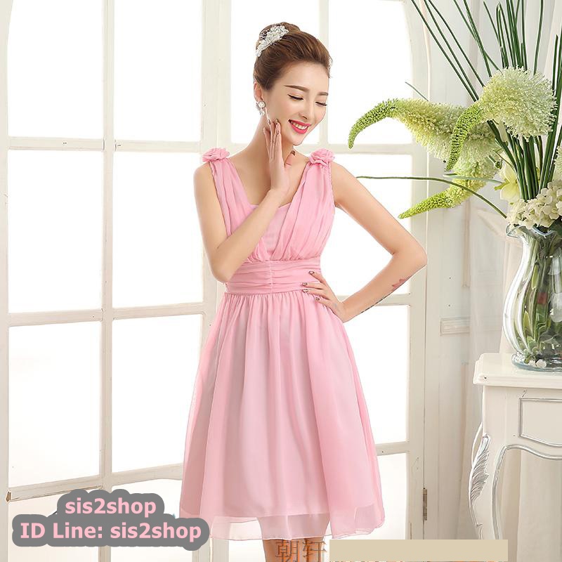 พร้อมส่ง ชุดเดรสสั้น แขนกุด จับสม๊อกด้านหลัง แต่งดอกที่ไหล่