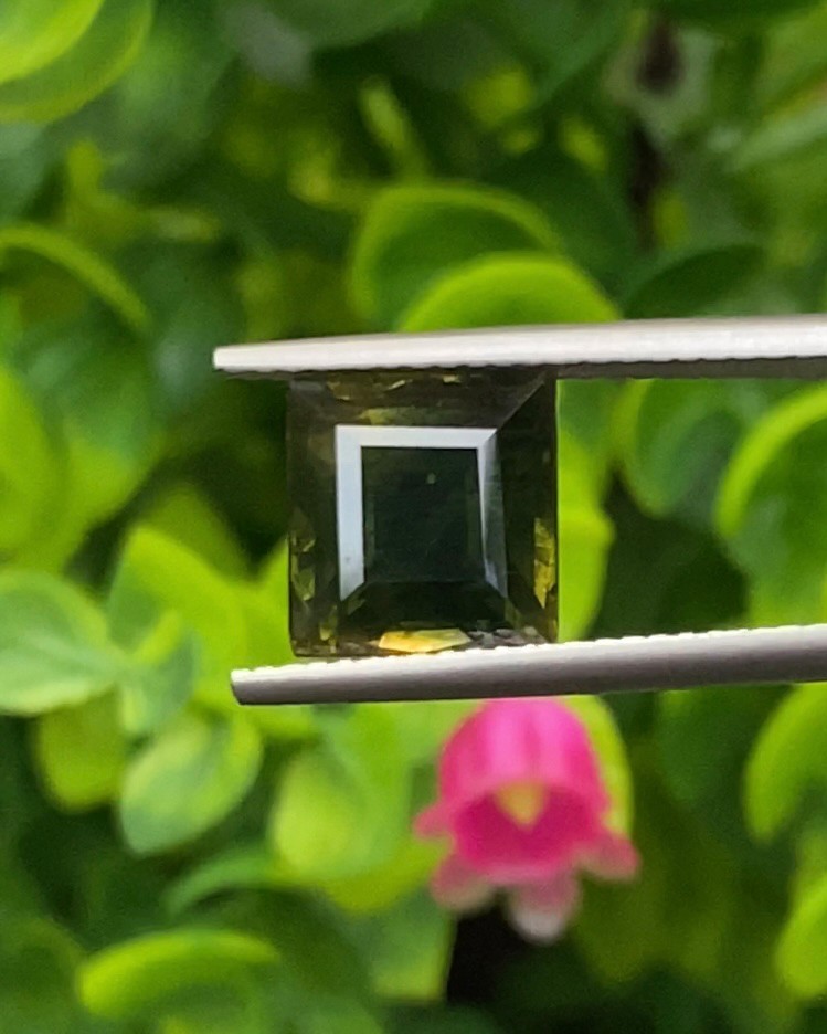 พลอย ไบ คัลเลอร์ แซฟไฟร์ 2 สี Bi-Color Sapphire 5.05 กะรัต (Cts.) พลอยแท้ อัญมณีมงคลประจําวันเกิด เครื่องประดับพลอย