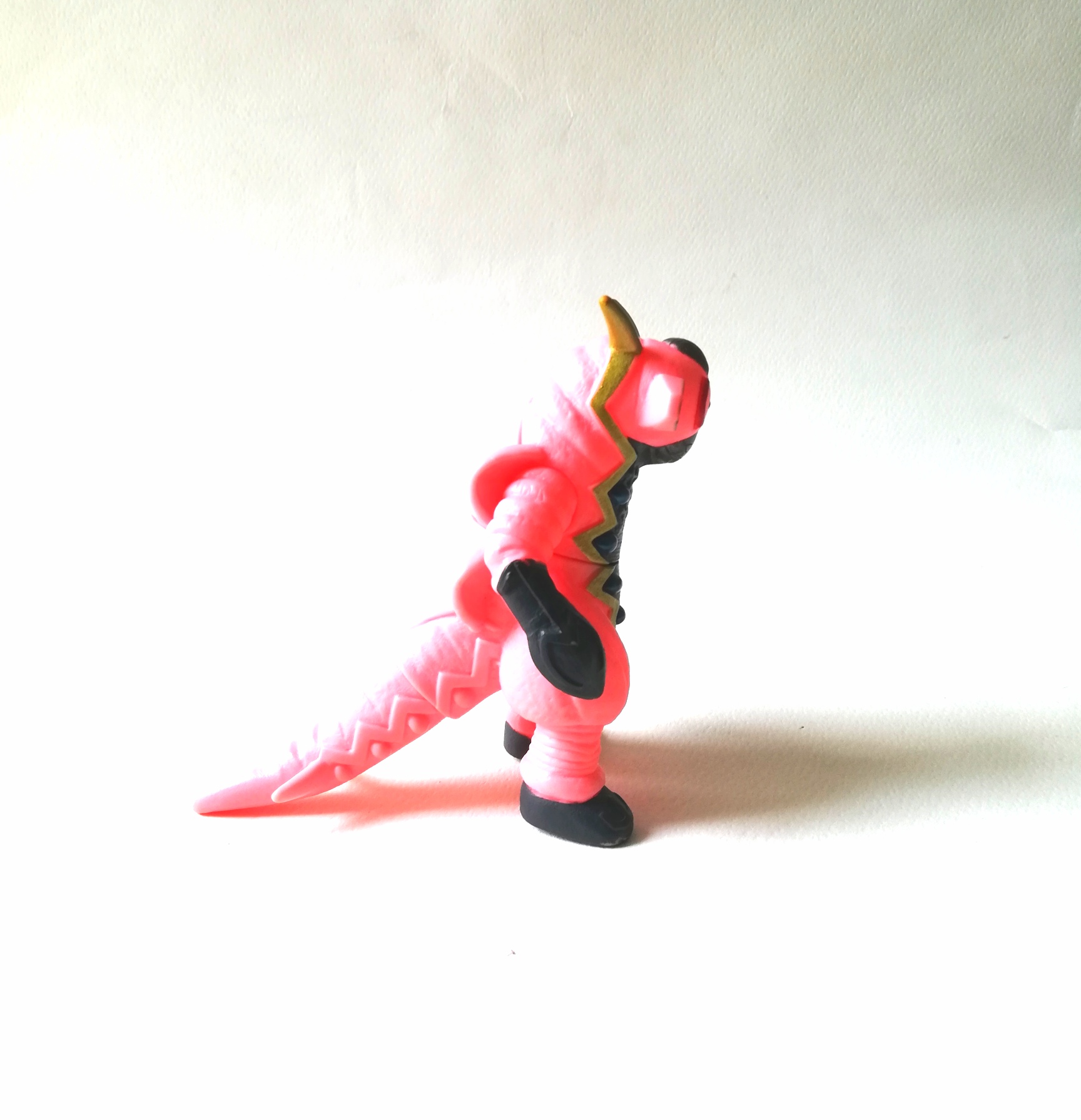 มินิซอฟ3.5นิ้ว โมโมชาก้อน **มีรอยเล็กน้อยที่เท้า สัตว์ประหลาดจากอุลตร้าแมนไนซ์ ตัวเล็ก ลงสีสวย หาพบยาก ไม่ค่อยพบทั่วไป